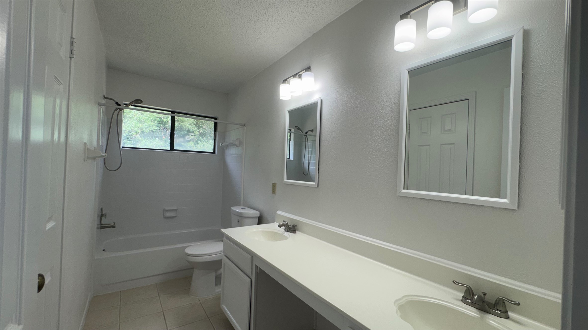 9826 Chiselhurst Drive Property Photo 17