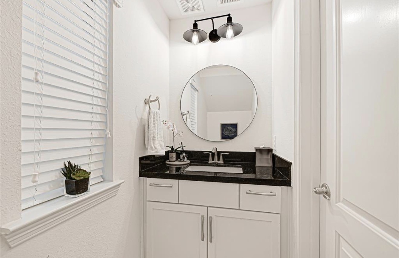 1531 Woodbend Park W Property Photo 6