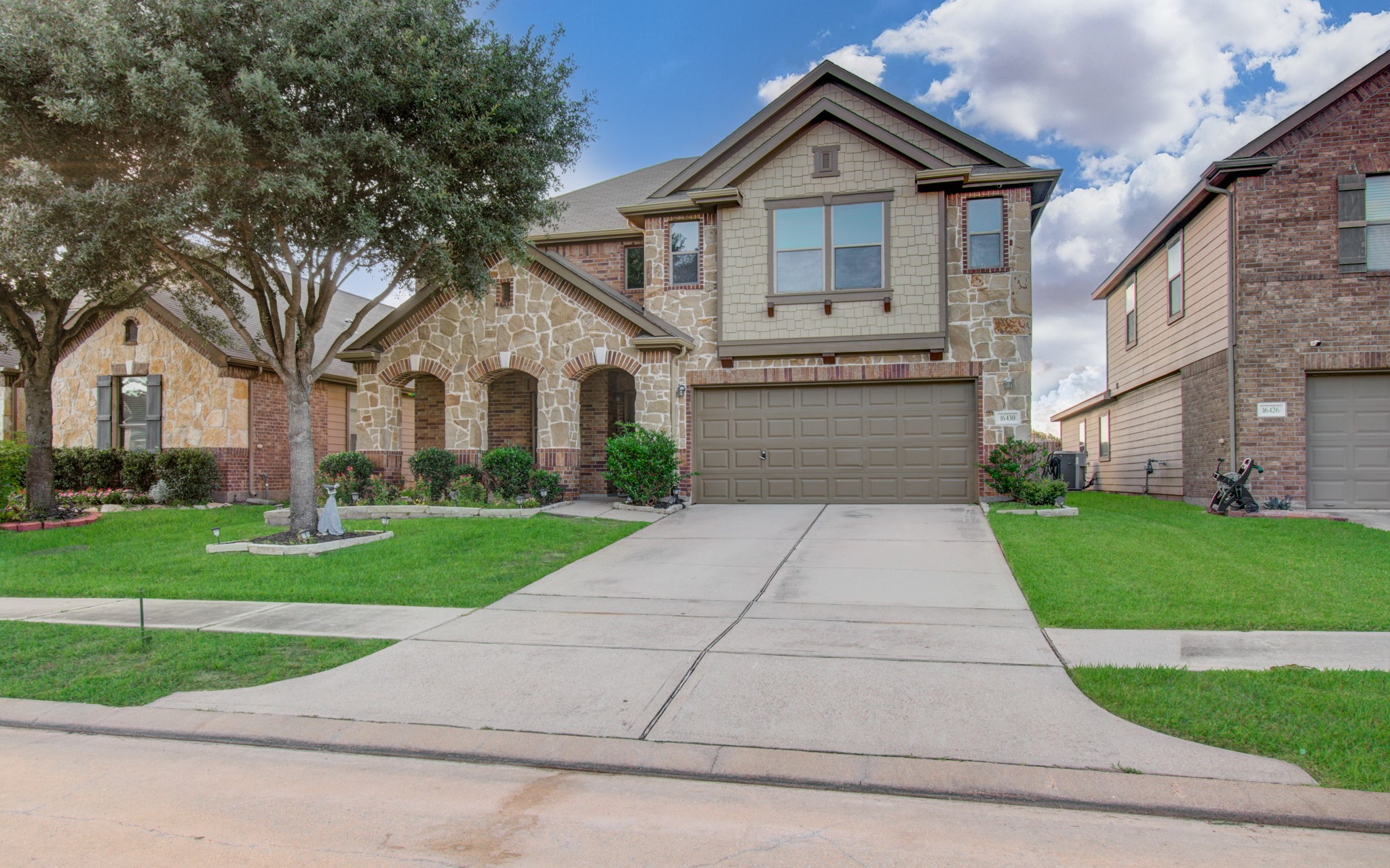 16430 Williamstown Drive Property Photo 3