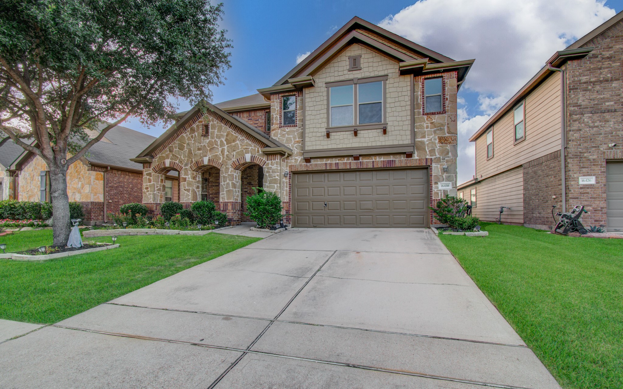 16430 Williamstown Drive Property Photo 4