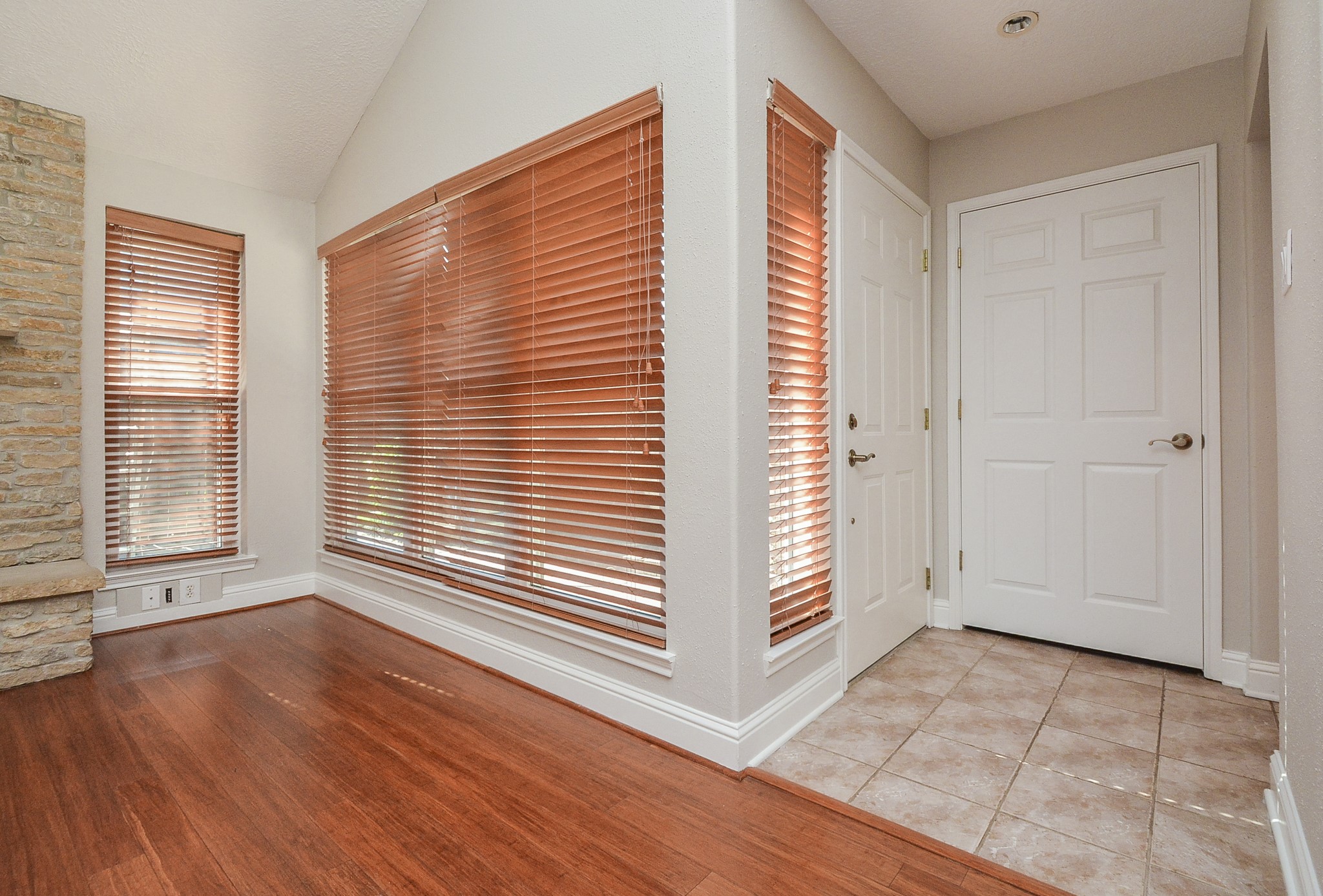 13859 Hollowgreen Drive Property Photo 6
