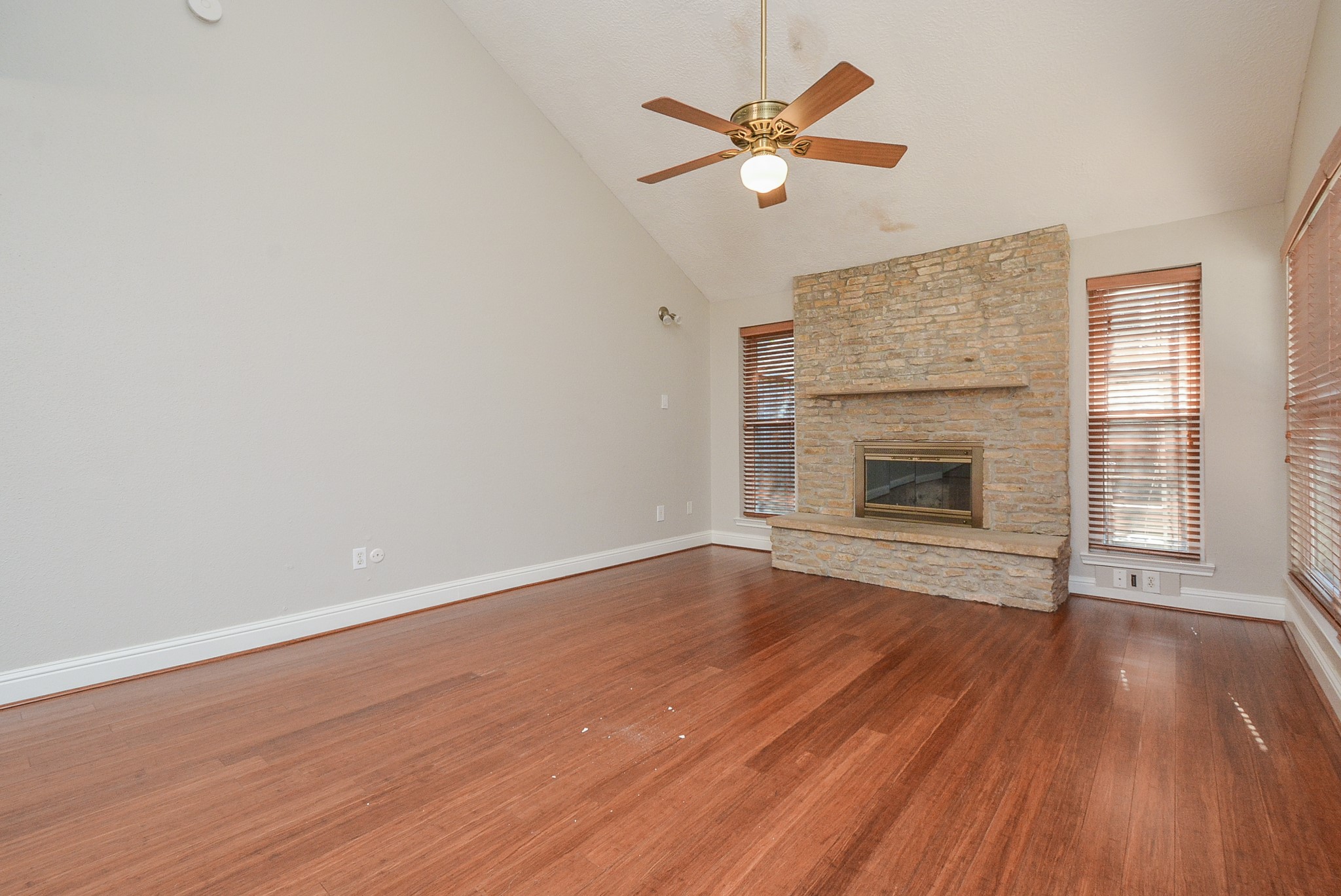 13859 Hollowgreen Drive Property Photo 7