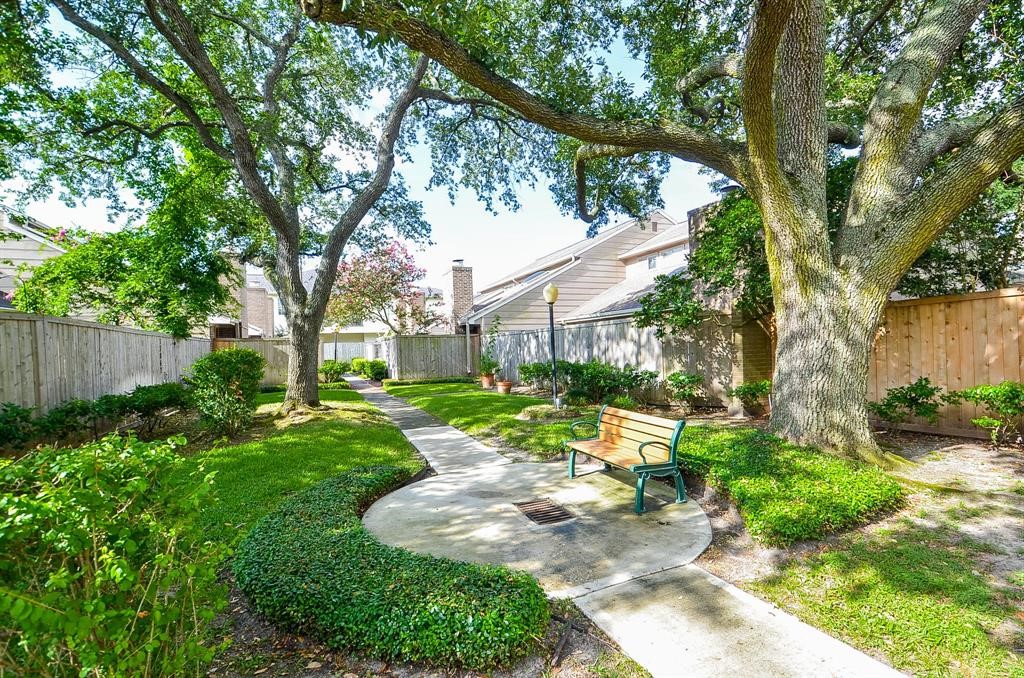 13859 Hollowgreen Drive Property Photo 34