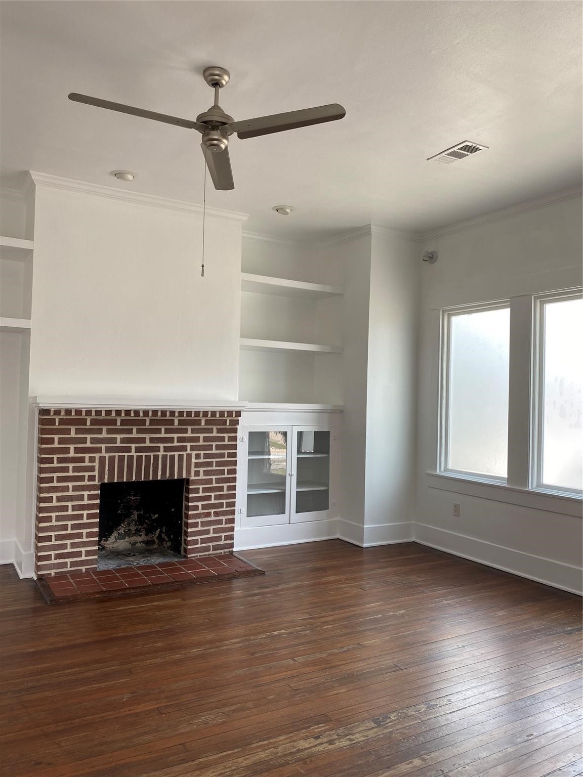709 E 11 Property Photo 2