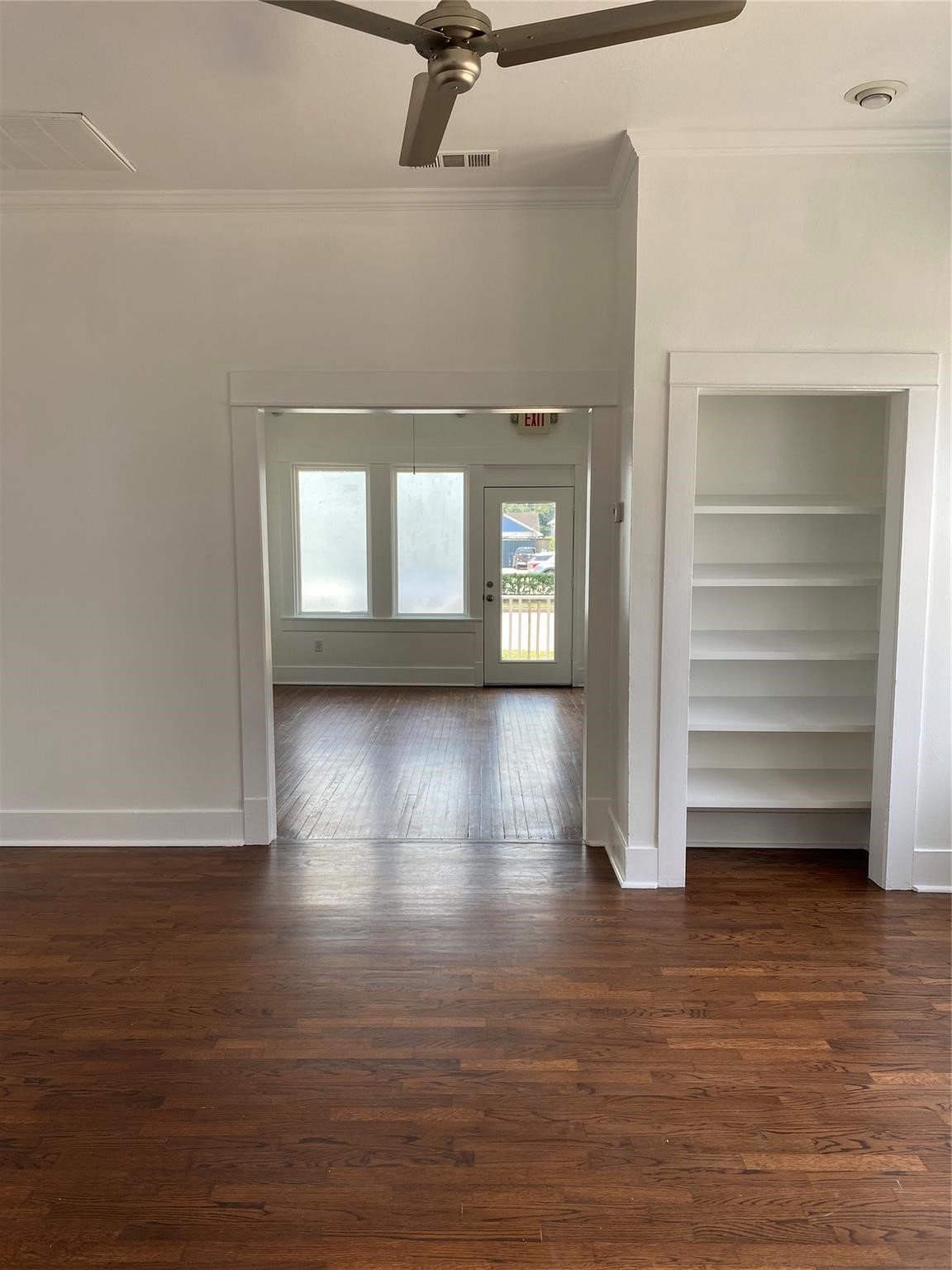 709 E 11 Property Photo 5