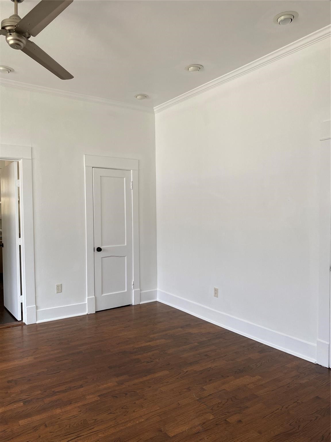 709 E 11 Property Photo 6