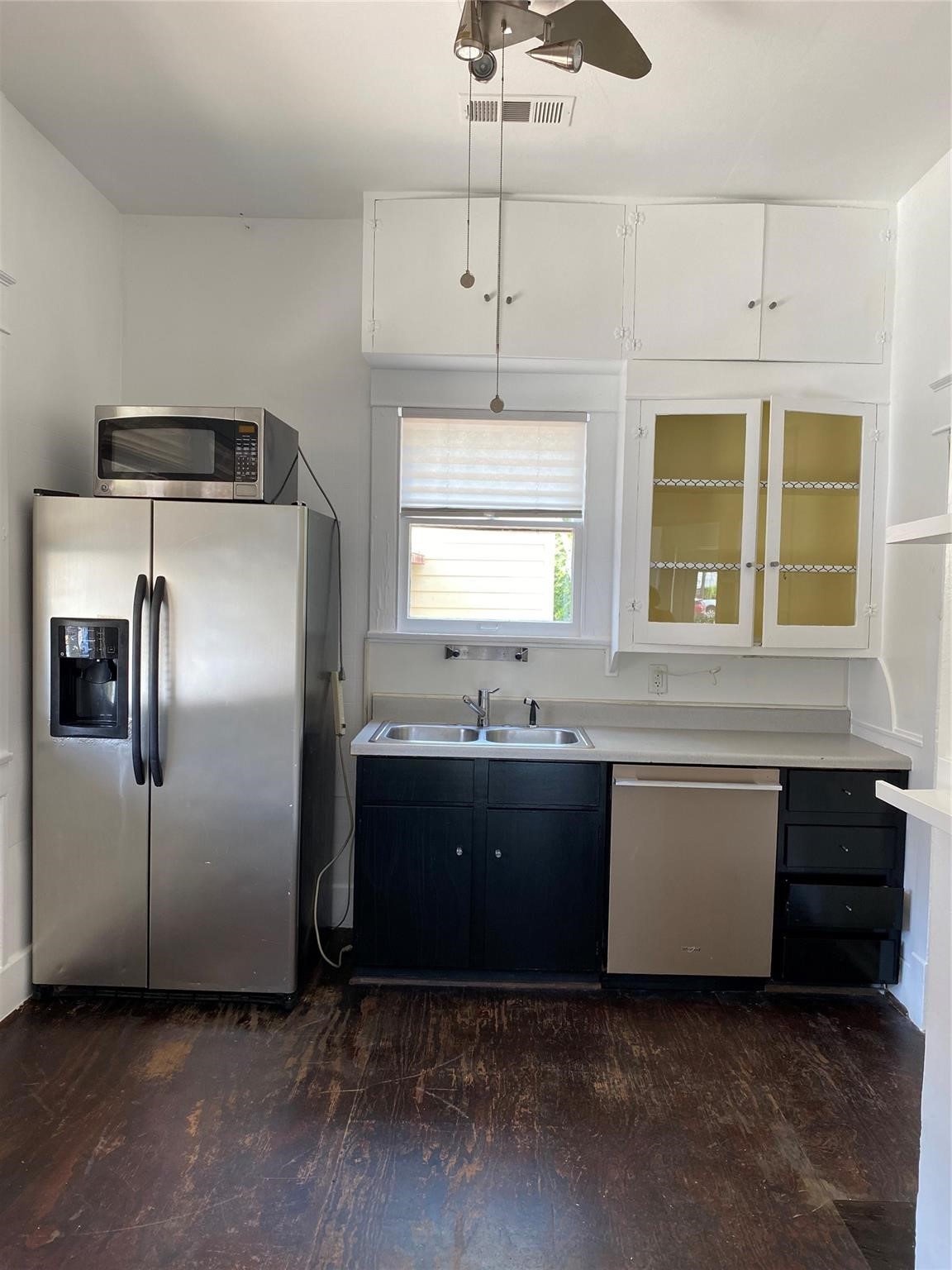 709 E 11 Property Photo 10