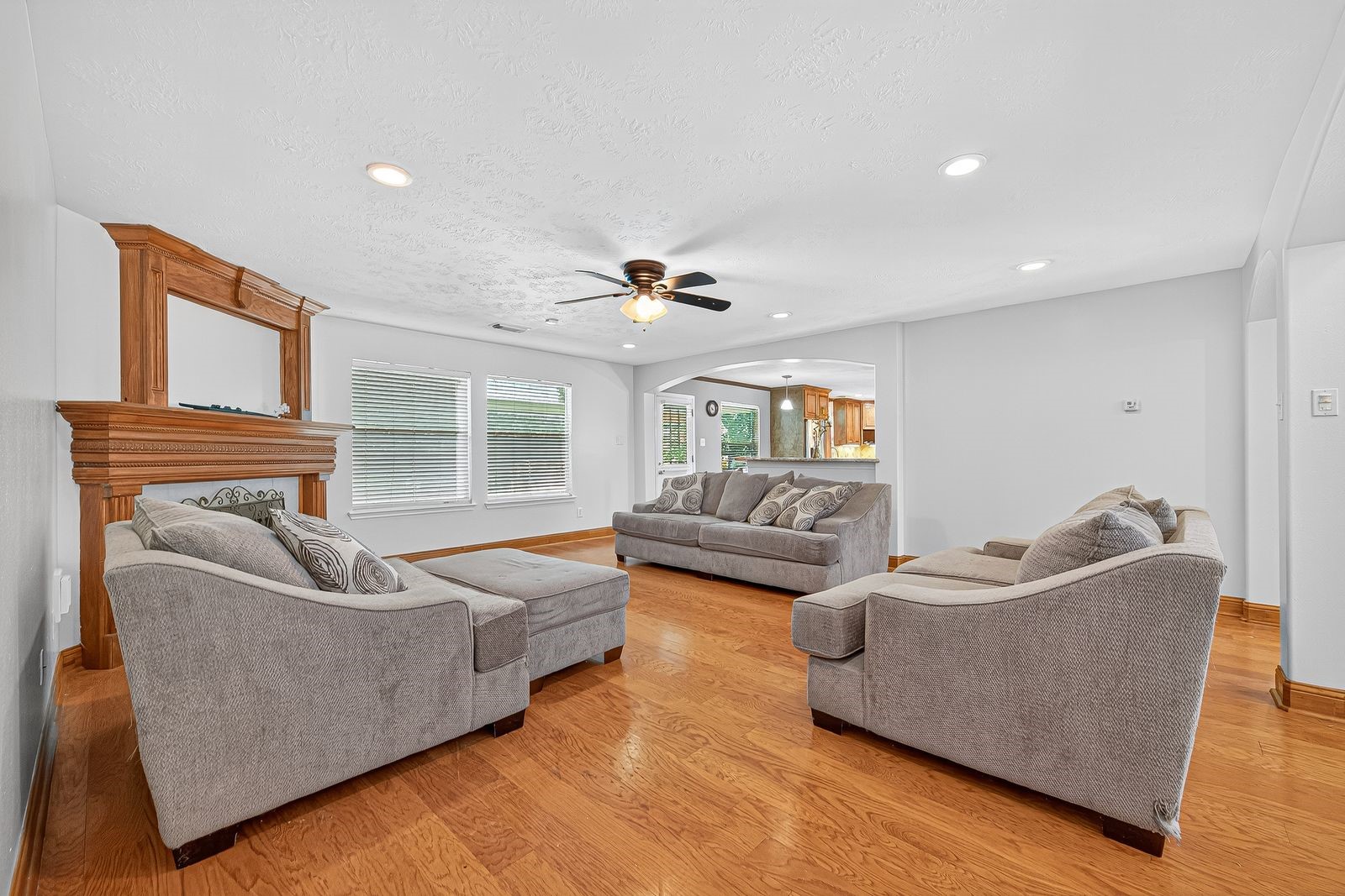 6818 Woodland Oaks Property Photo 4