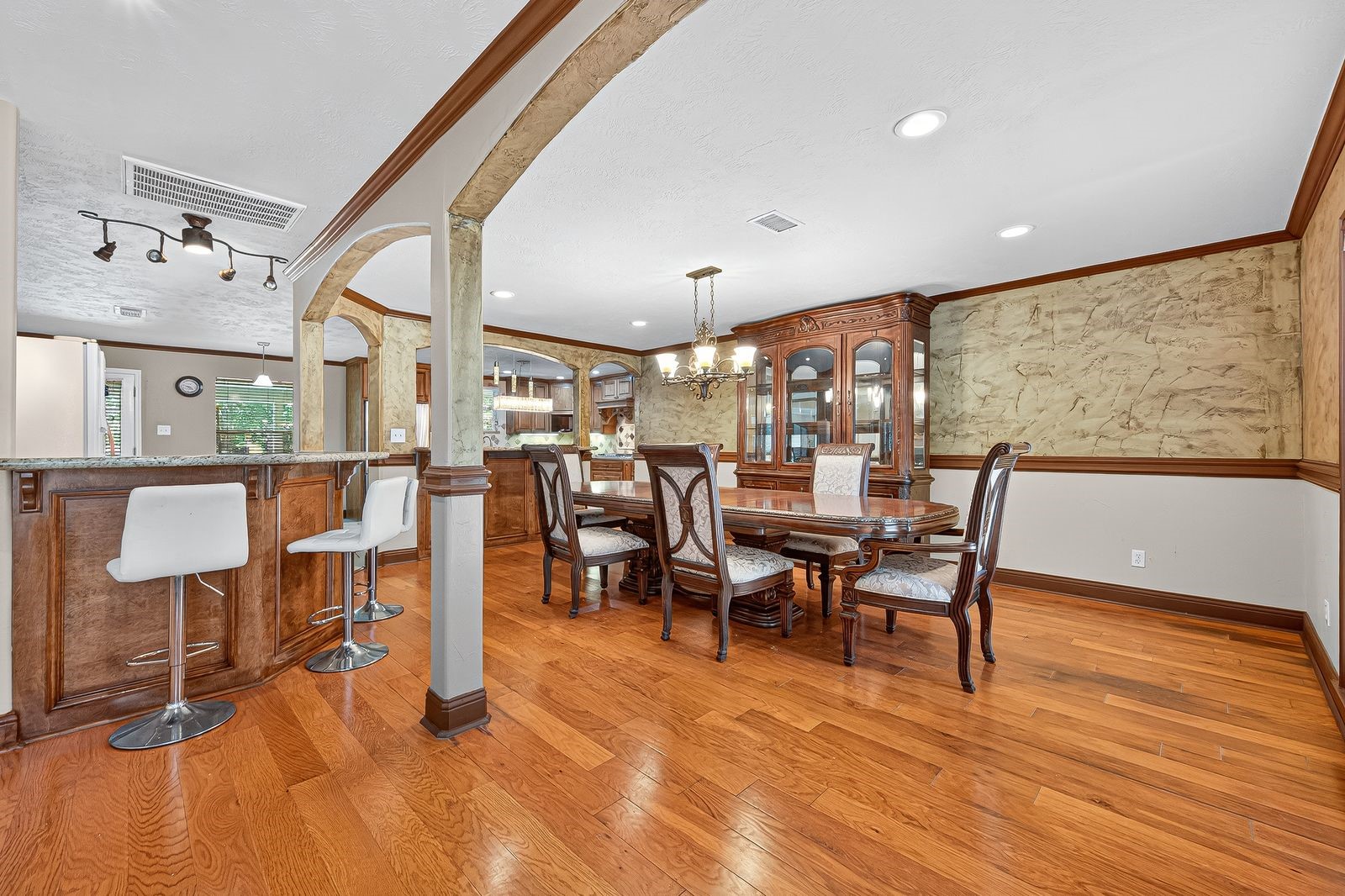 6818 Woodland Oaks Property Photo 7