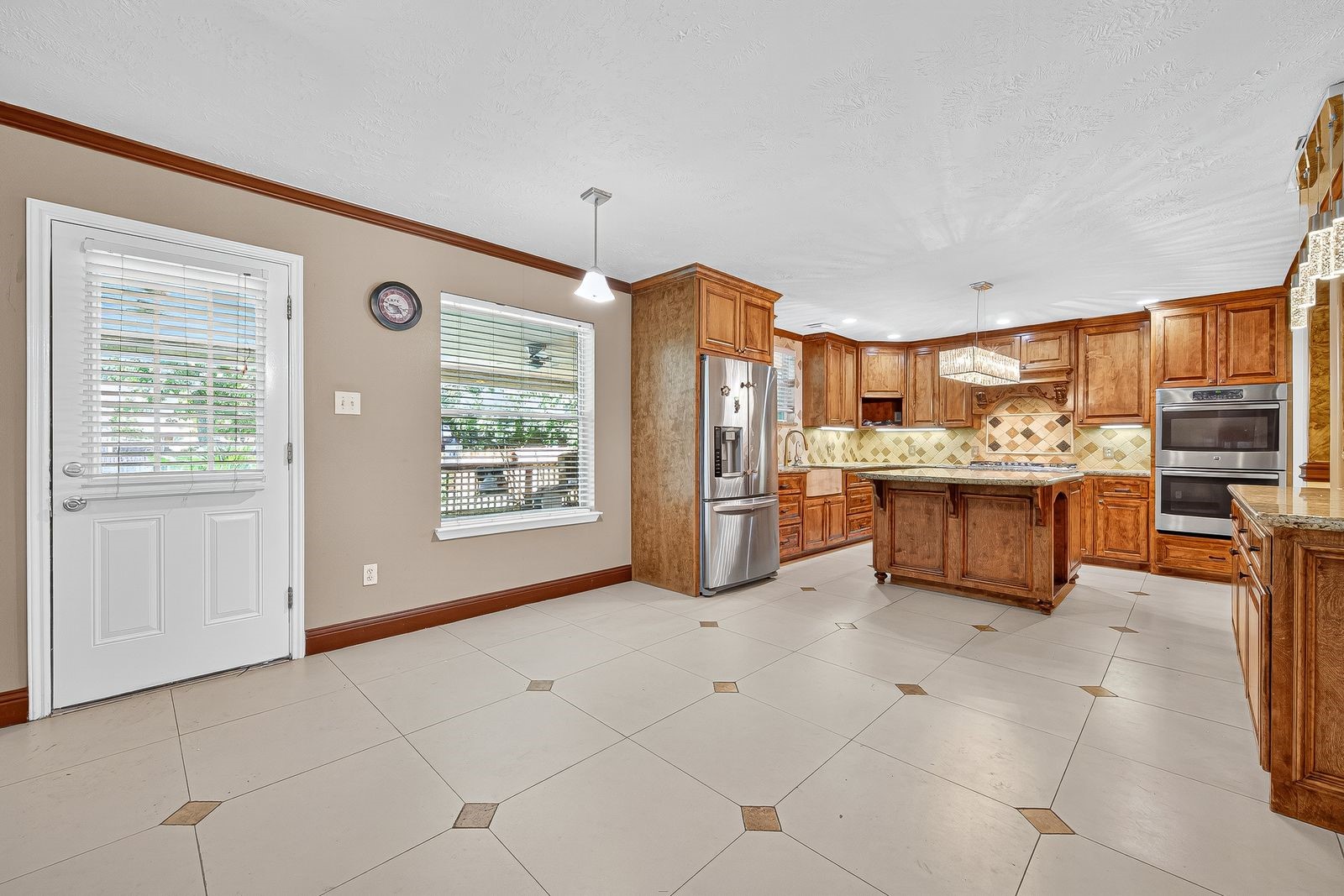 6818 Woodland Oaks Property Photo 8