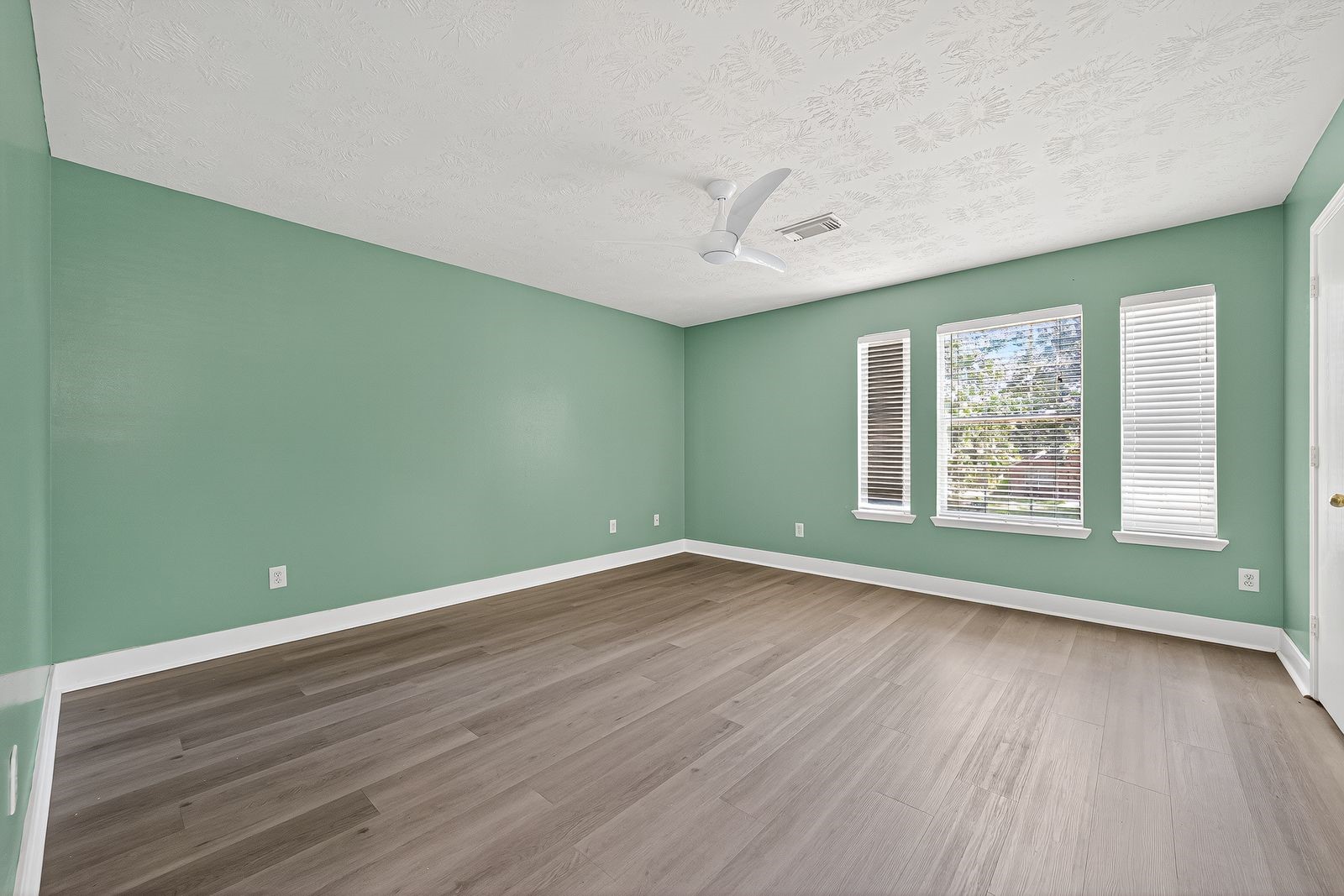 6818 Woodland Oaks Property Photo 17