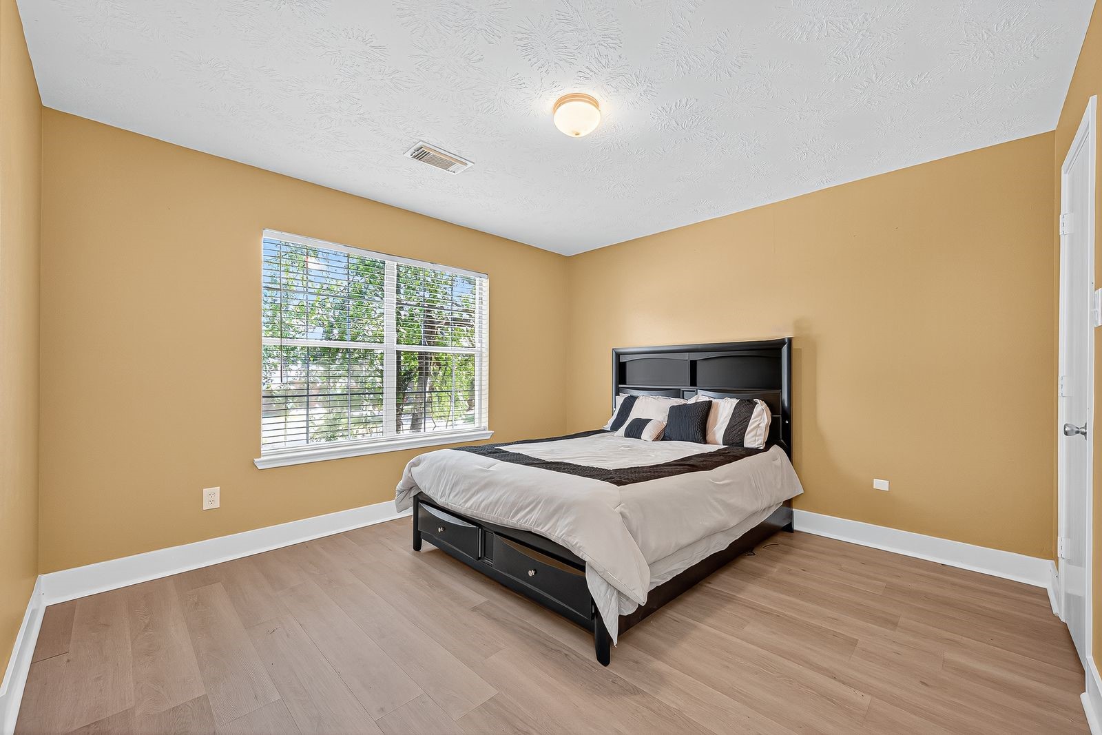 6818 Woodland Oaks Property Photo 19