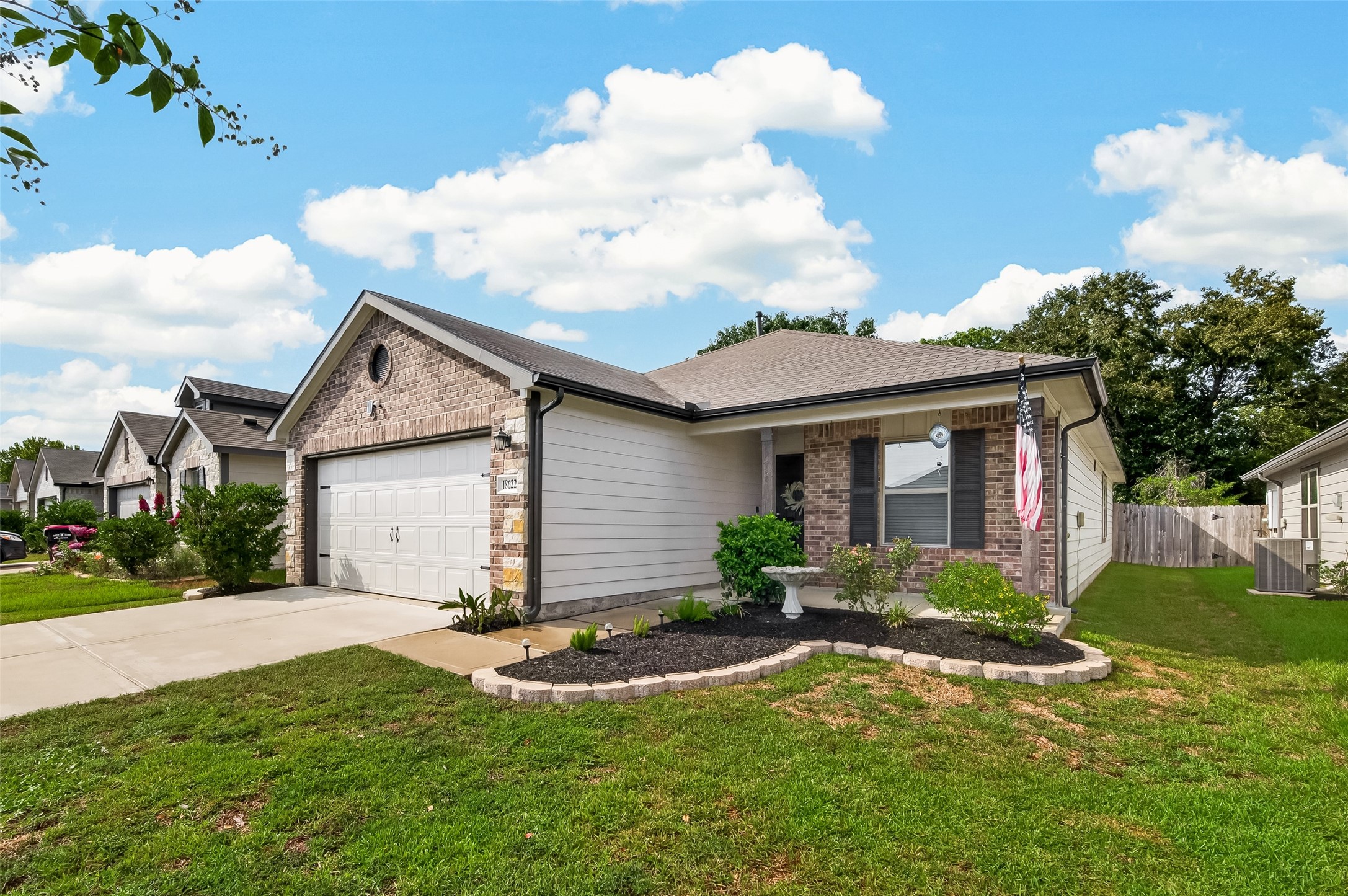 18622 Scarlet Meadow Lane Property Photo 2