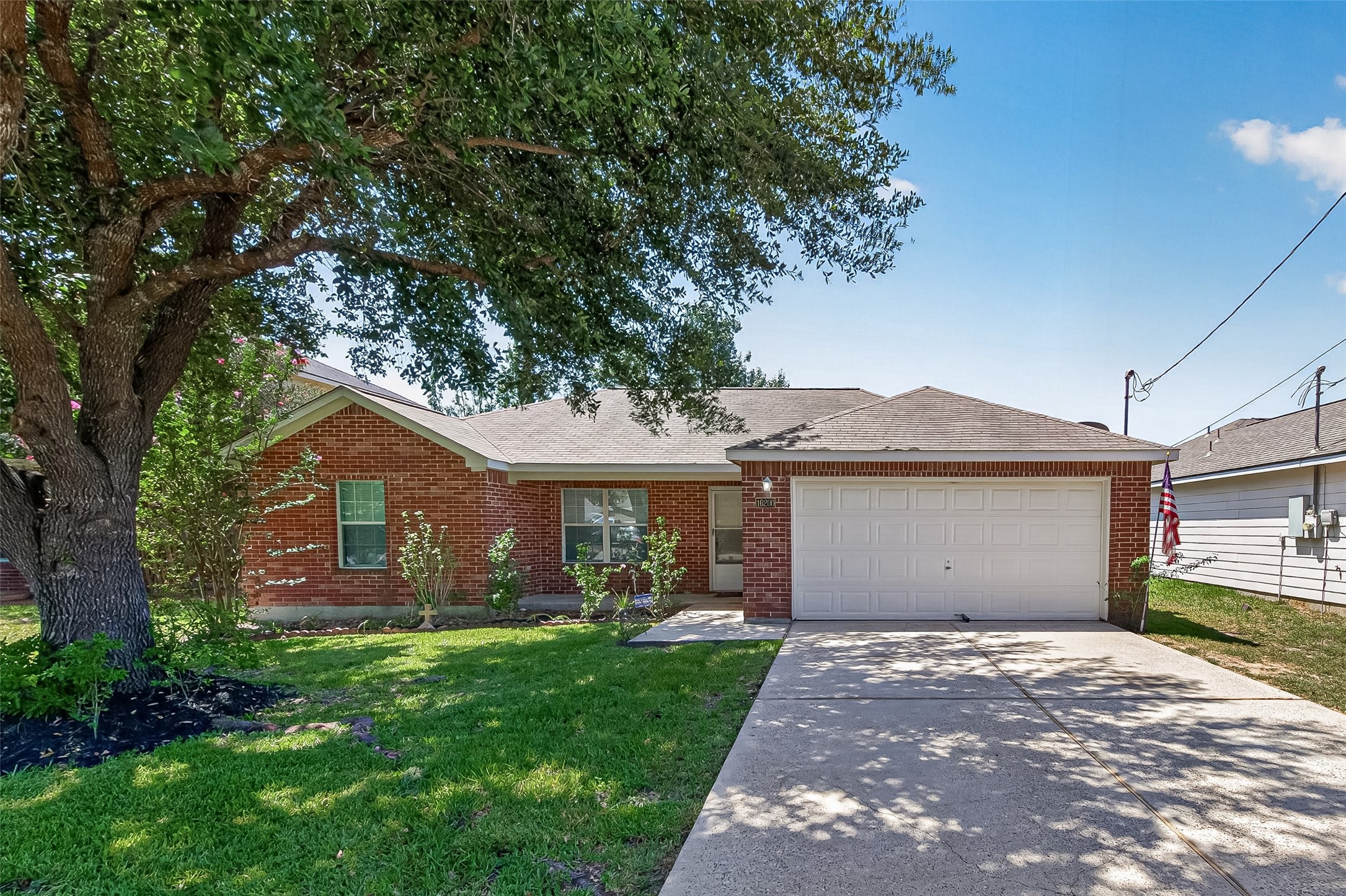 16200 Sun View Lane Property Photo 1