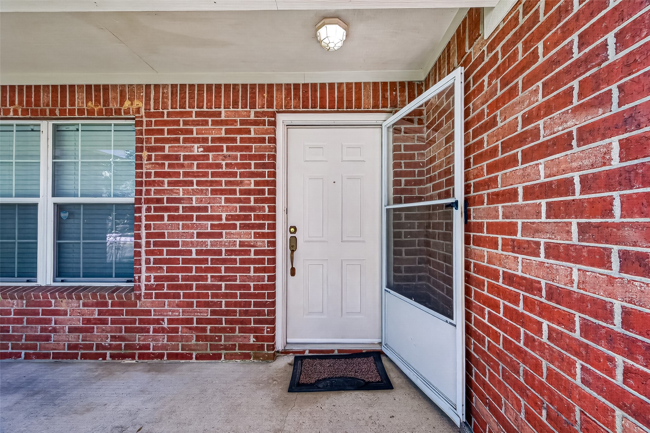 16200 Sun View Lane Property Photo 2