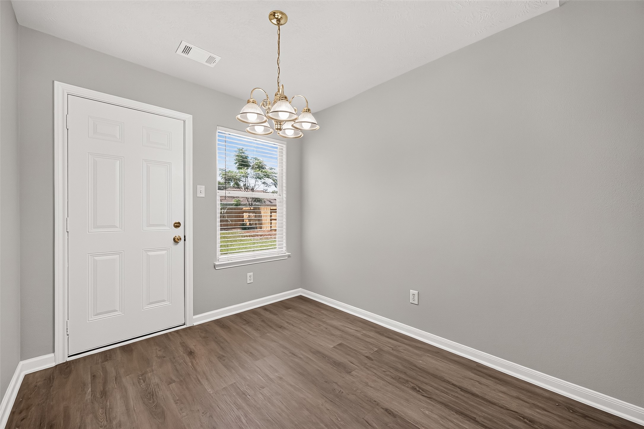 16200 Sun View Lane Property Photo 7