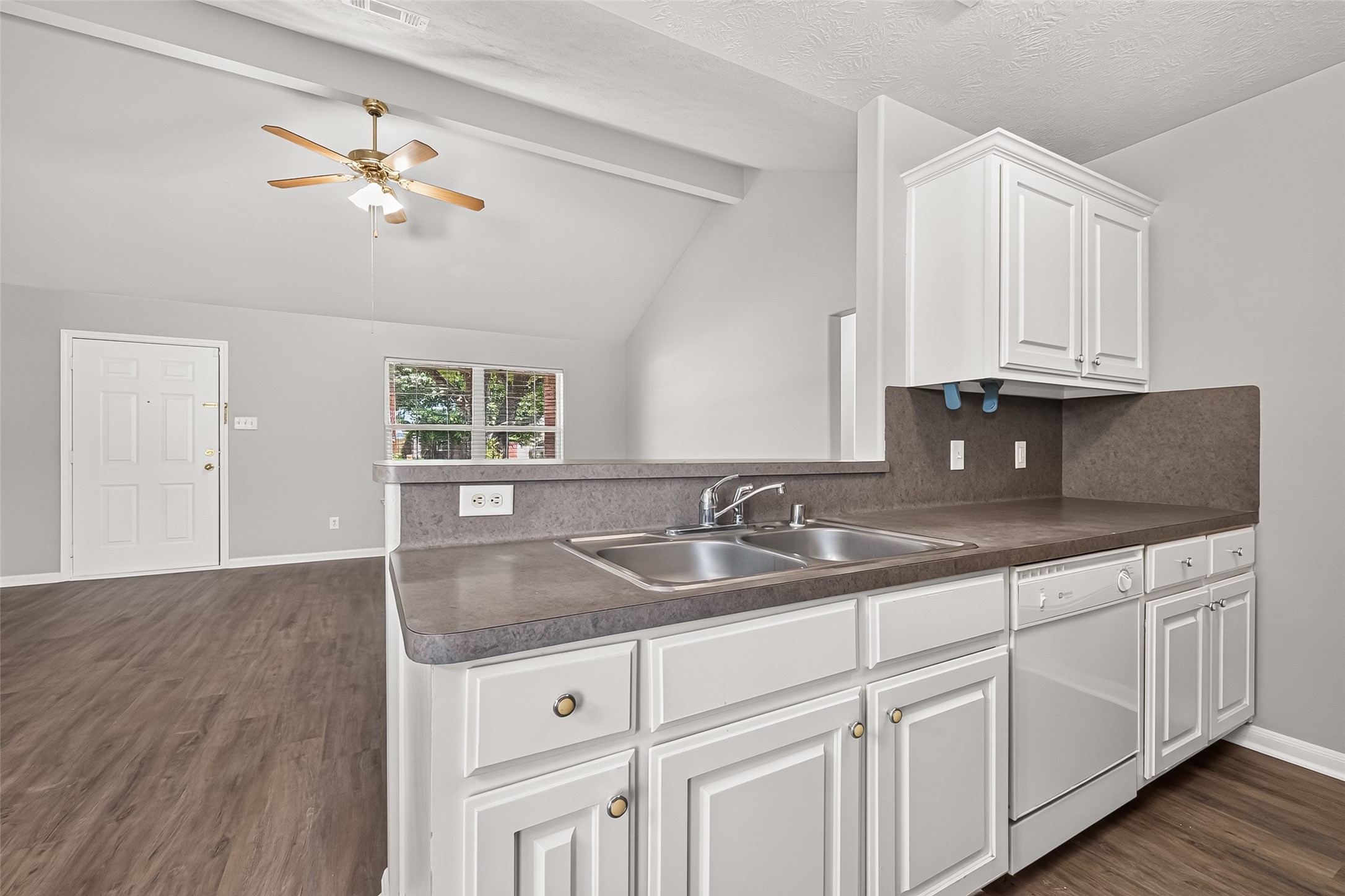 16200 Sun View Lane Property Photo 8