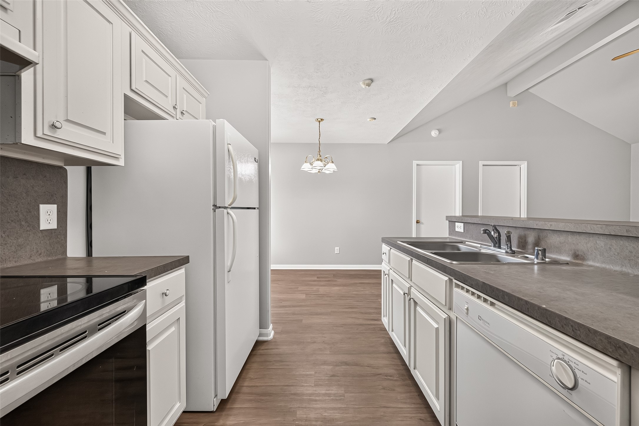 16200 Sun View Lane Property Photo 10
