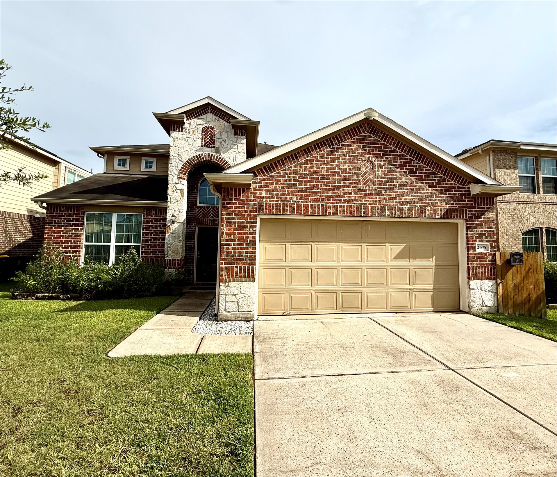 2575 Riverway Drive Property Photo 2