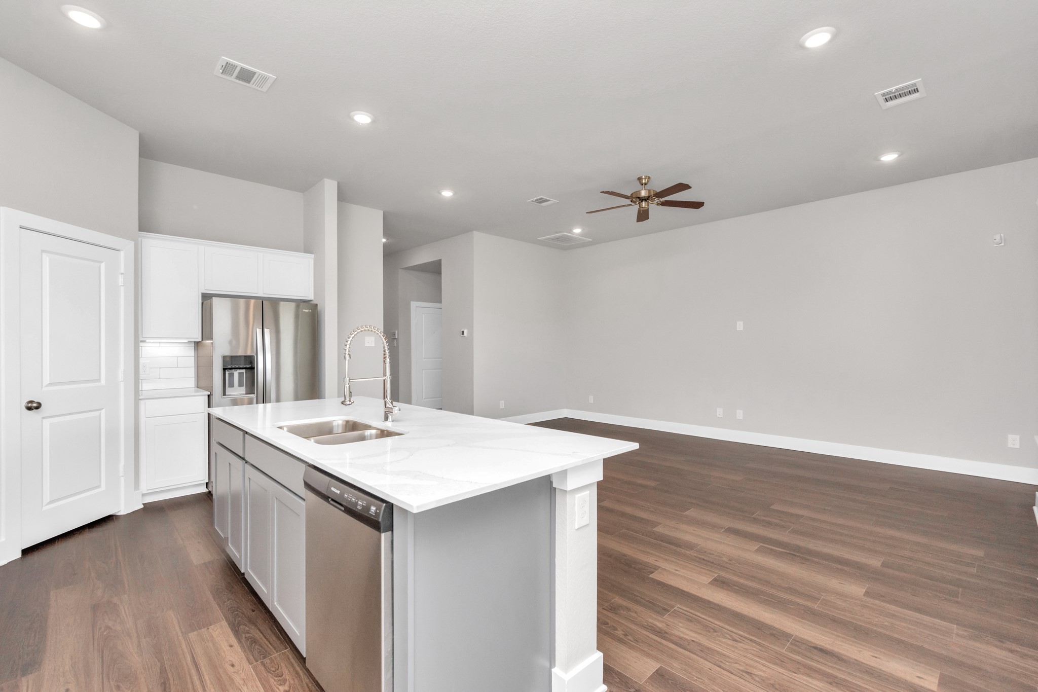 10502 Moon Valley Lane Property Photo 4