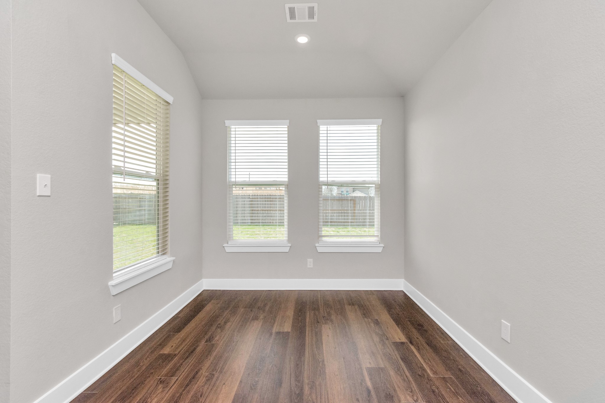 10502 Moon Valley Lane Property Photo 5