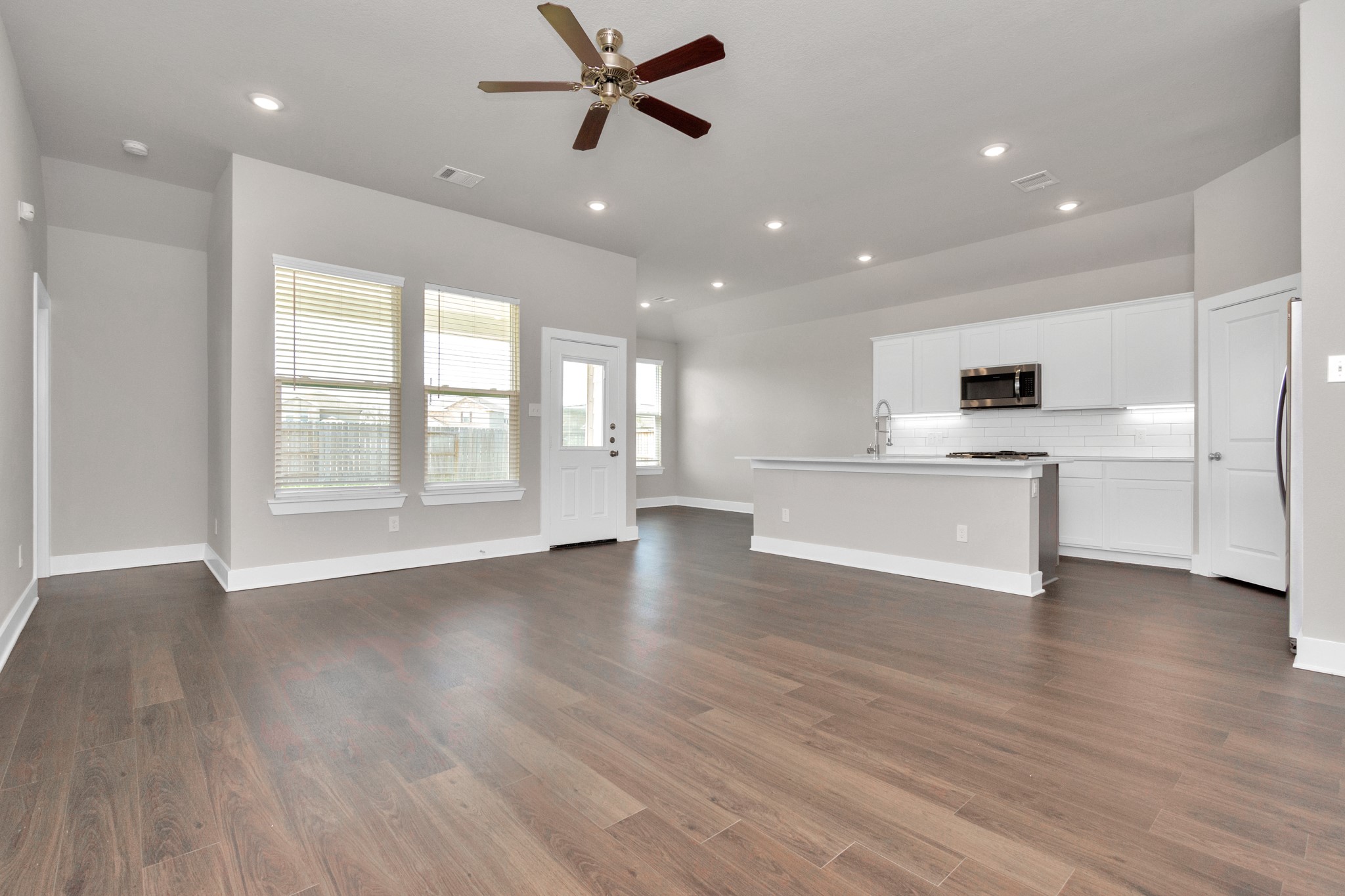10502 Moon Valley Lane Property Photo 6