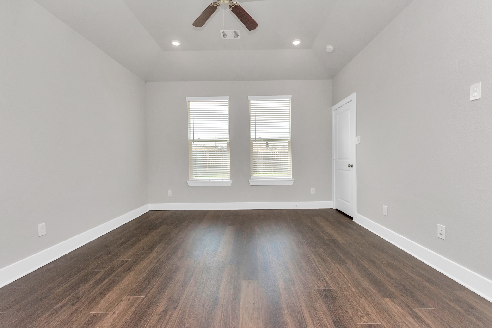 10502 Moon Valley Lane Property Photo 8