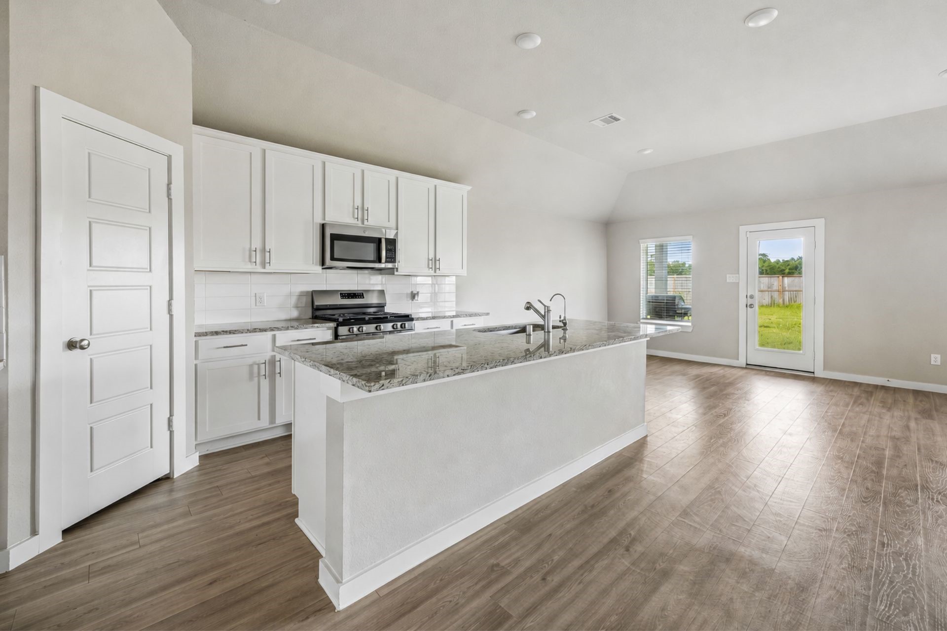 4989 Perennial Lane Property Photo 5