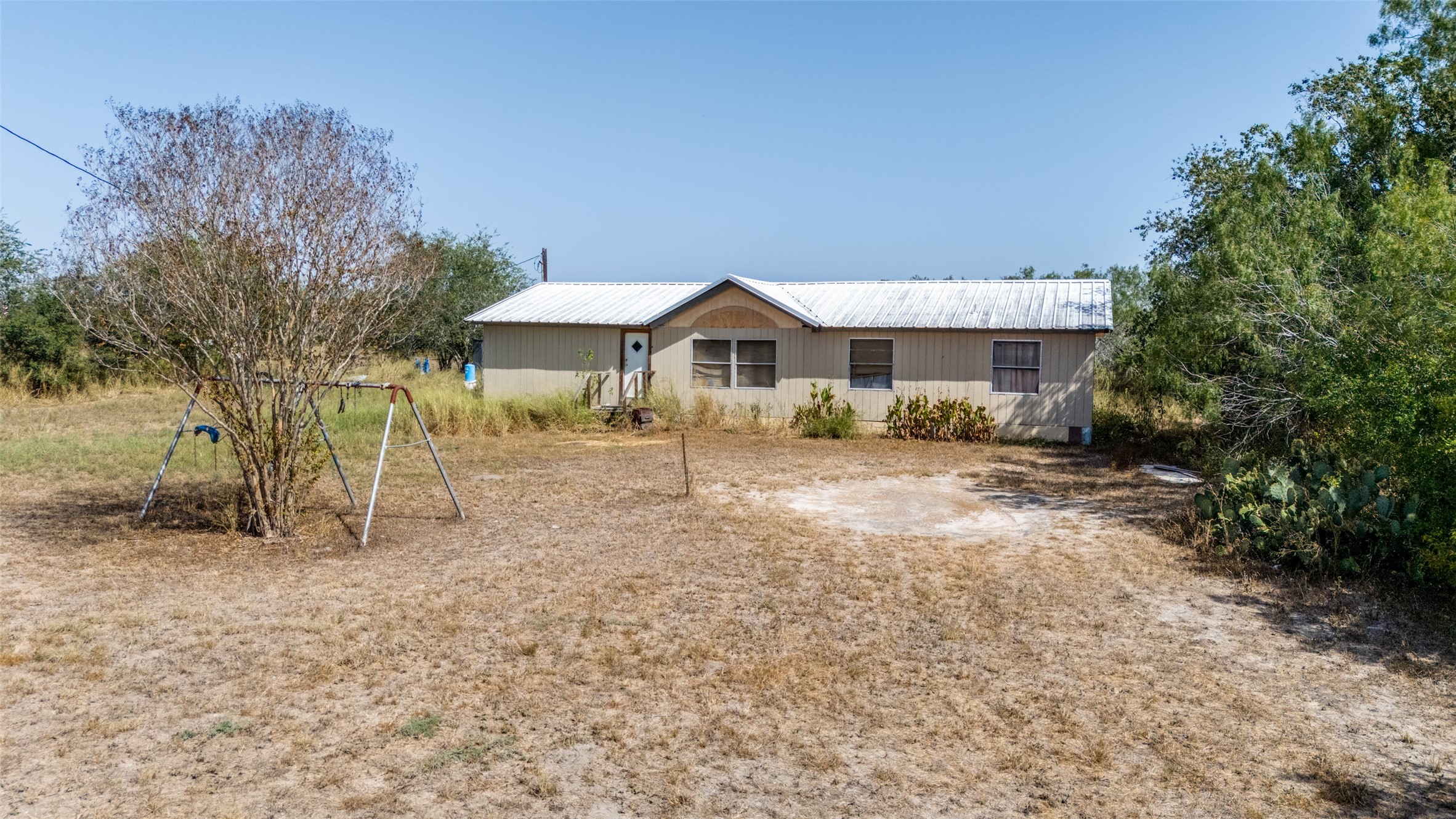 2389 River Oaks Property Photo 4