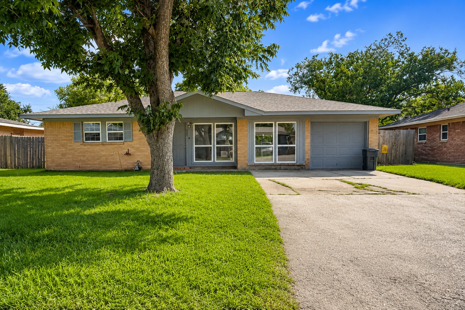 505 Moody Avenue Property Photo 1