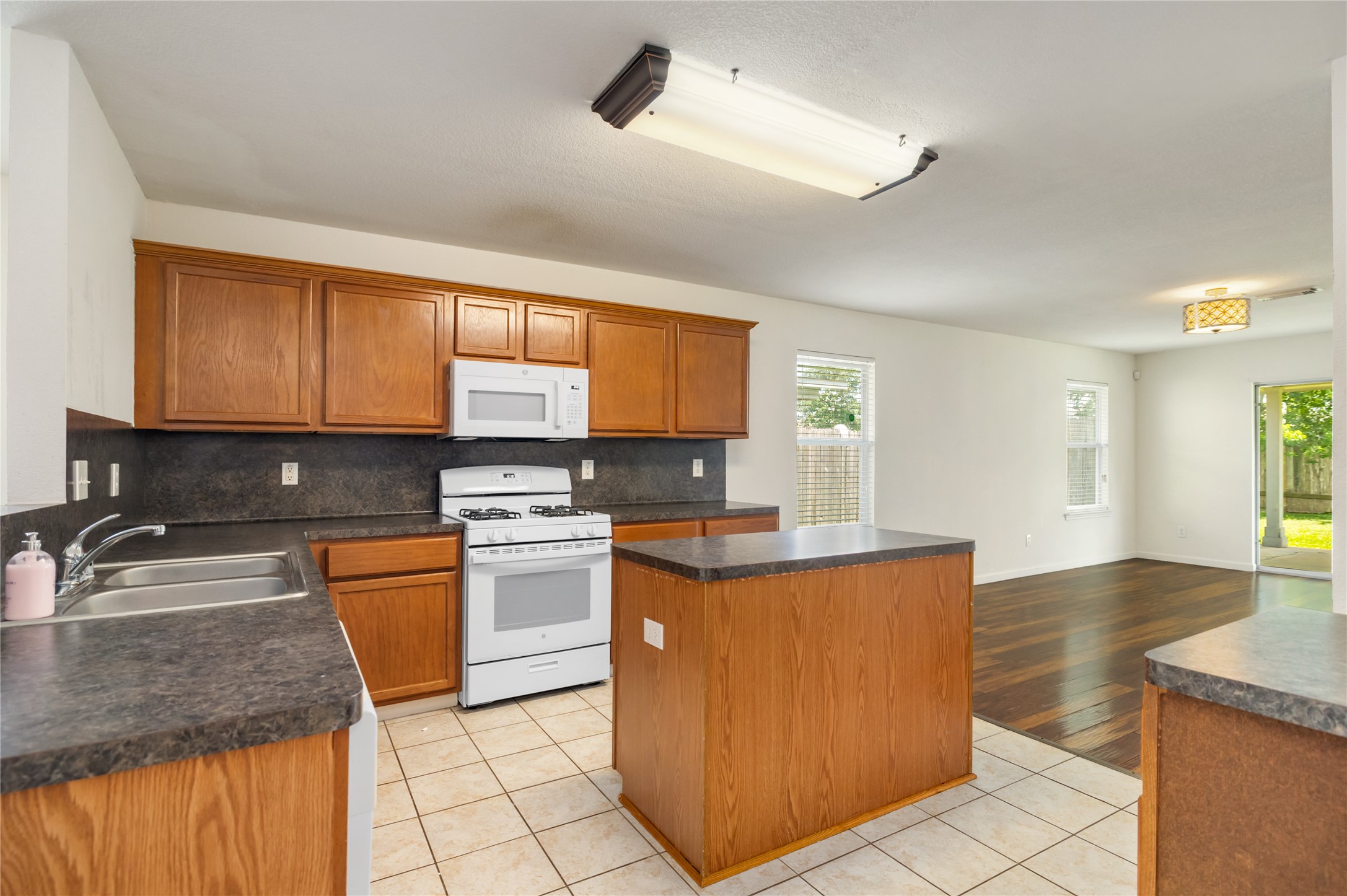 22031 Silverfield Park Lane Property Photo 7