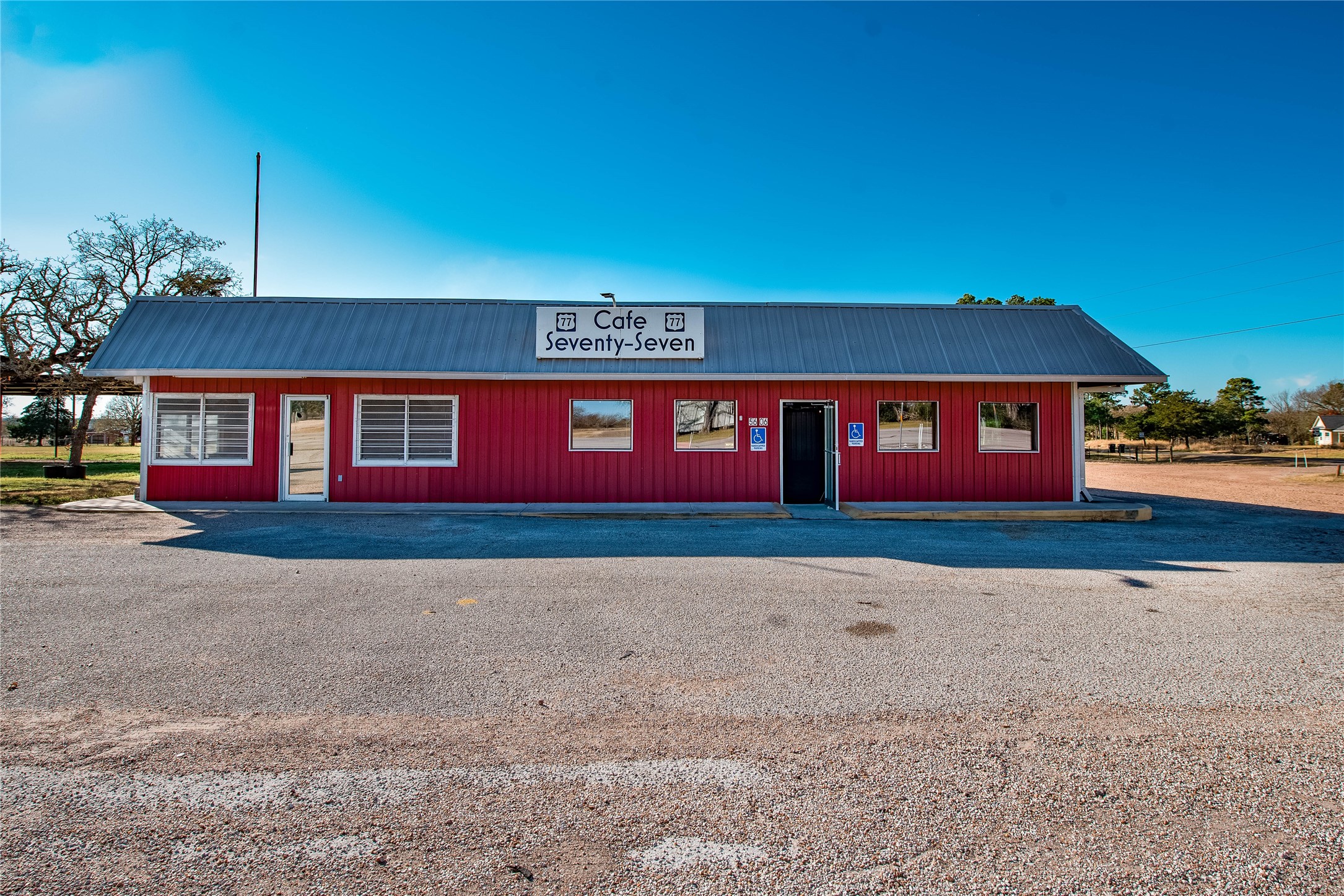 5606 S Us Highway 77 Property Photo