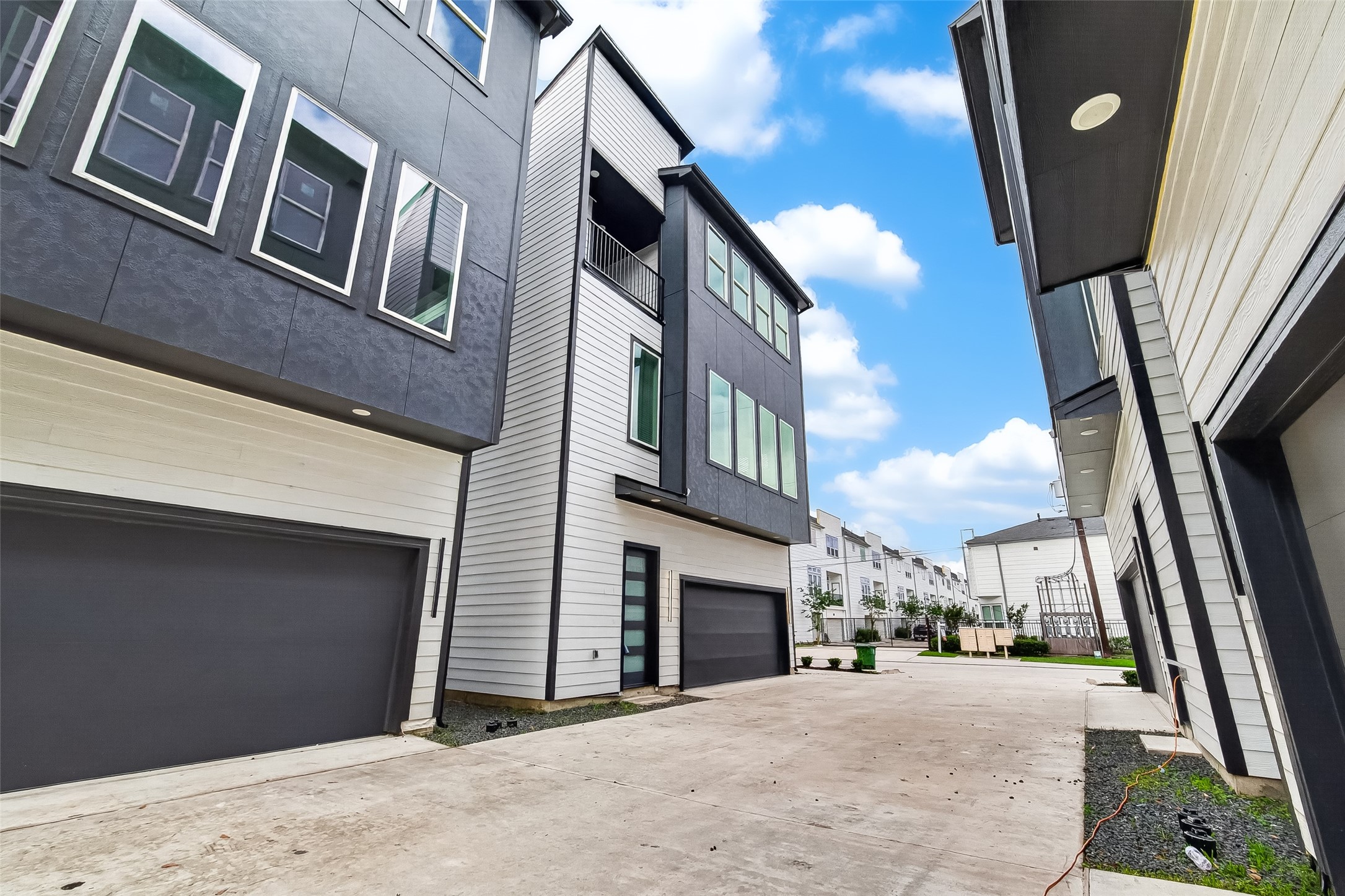 1936 Laverne Street Property Photo 3