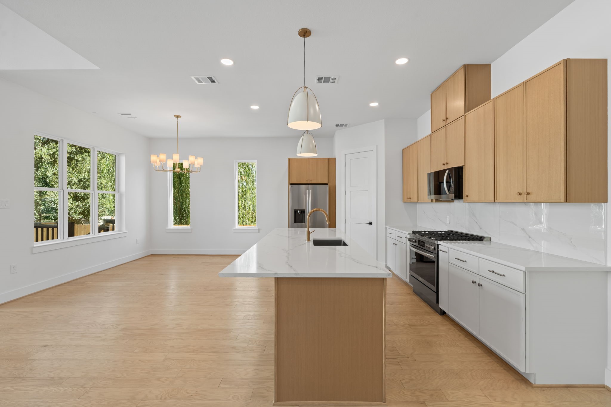 1103 E 37th Street Property Photo 4