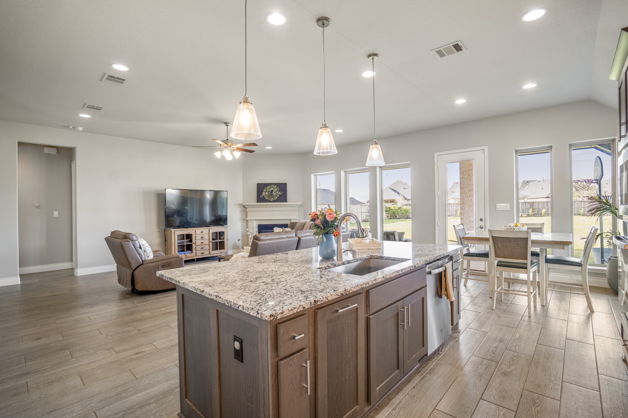 6914 Red Oak Drive Property Photo 16