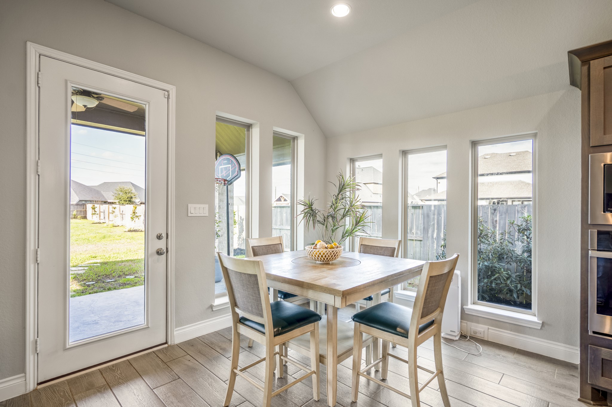 6914 Red Oak Drive Property Photo 17