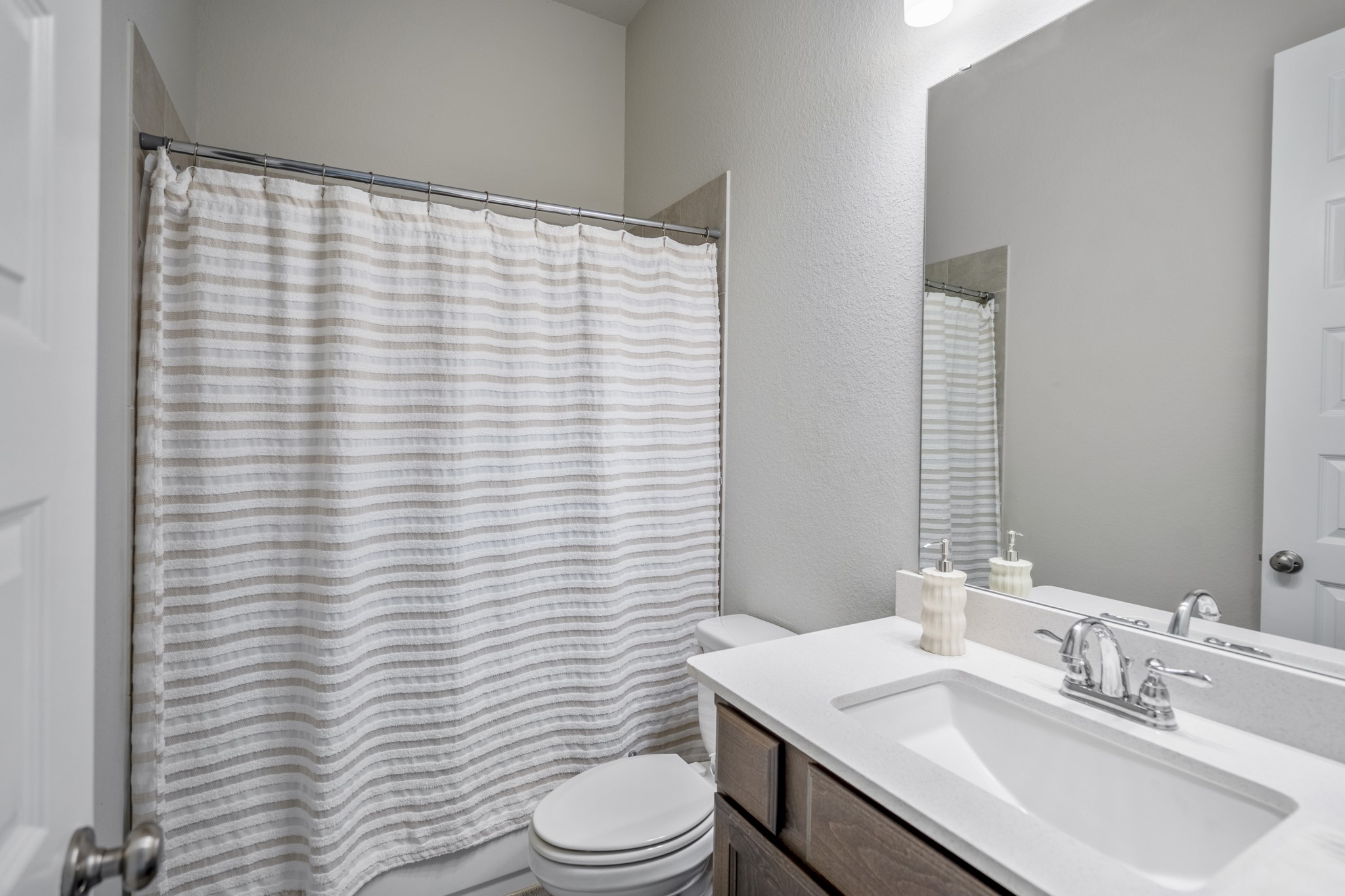 6914 Red Oak Drive Property Photo 28