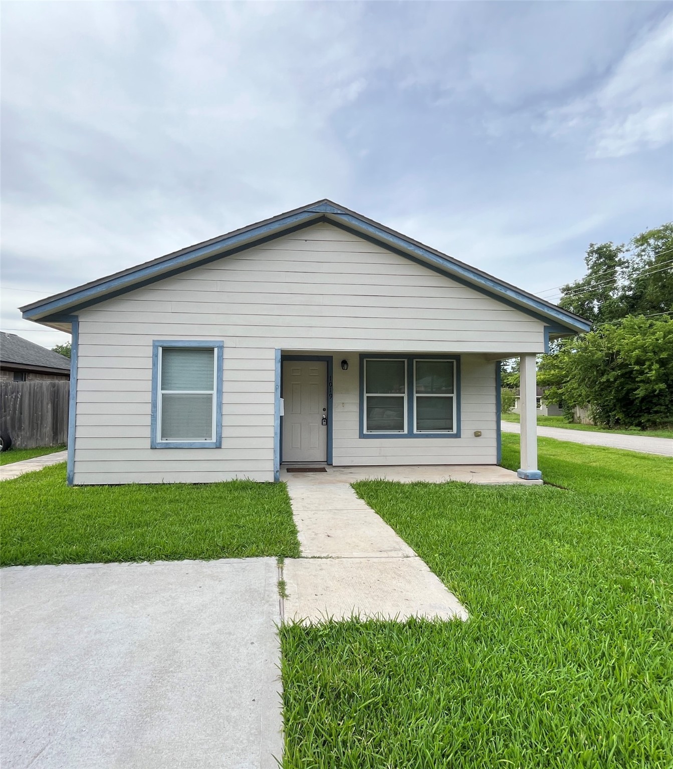 1019 Avenue E Property Photo 1