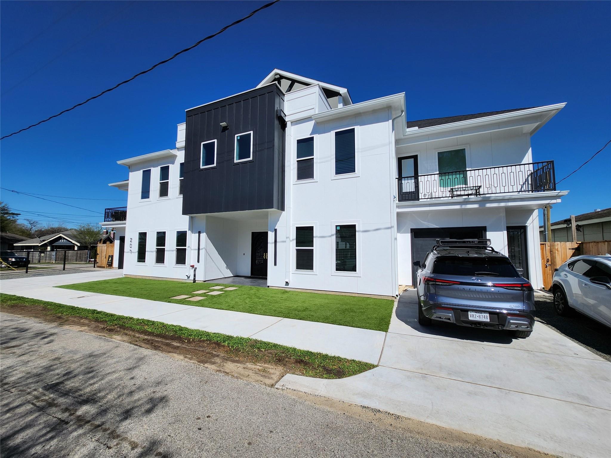 207 Carl Street Property Photo 2