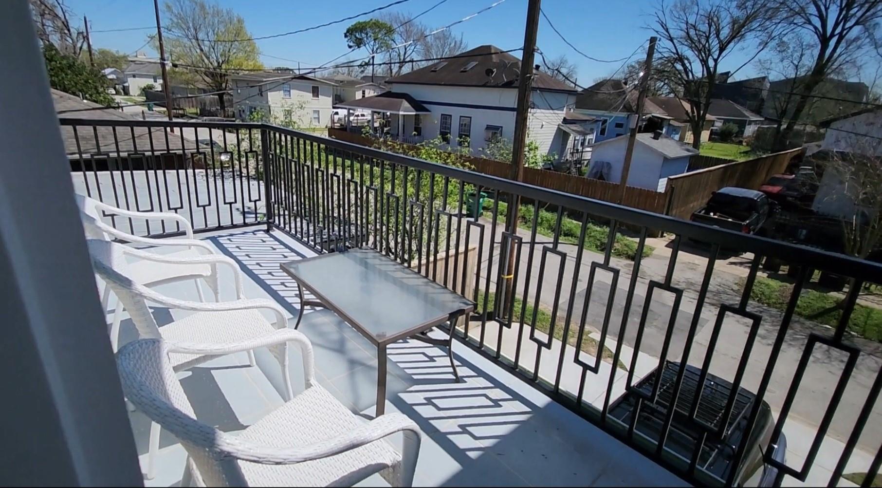 207 Carl Street Property Photo 3