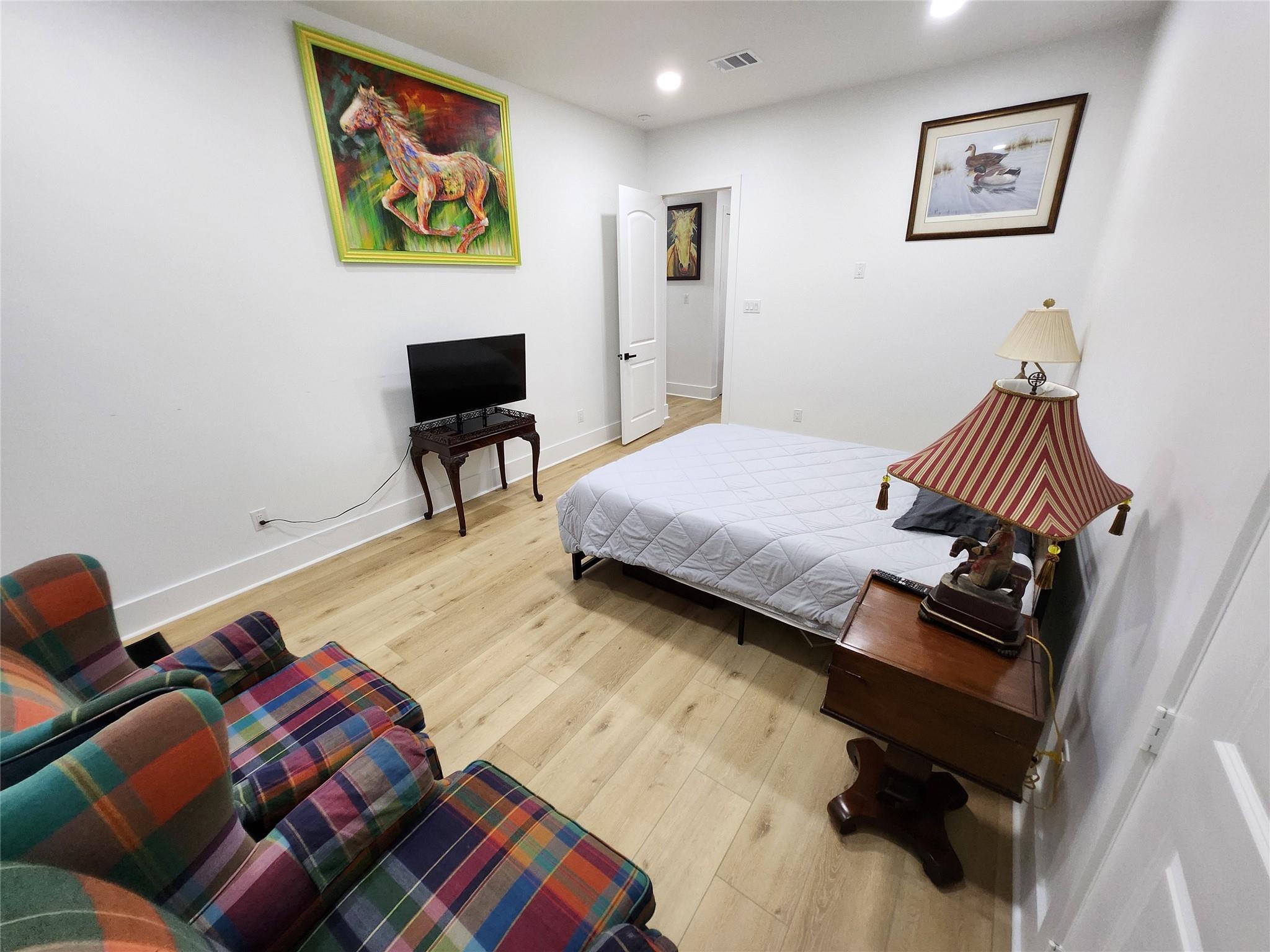 207 Carl Street Property Photo 4