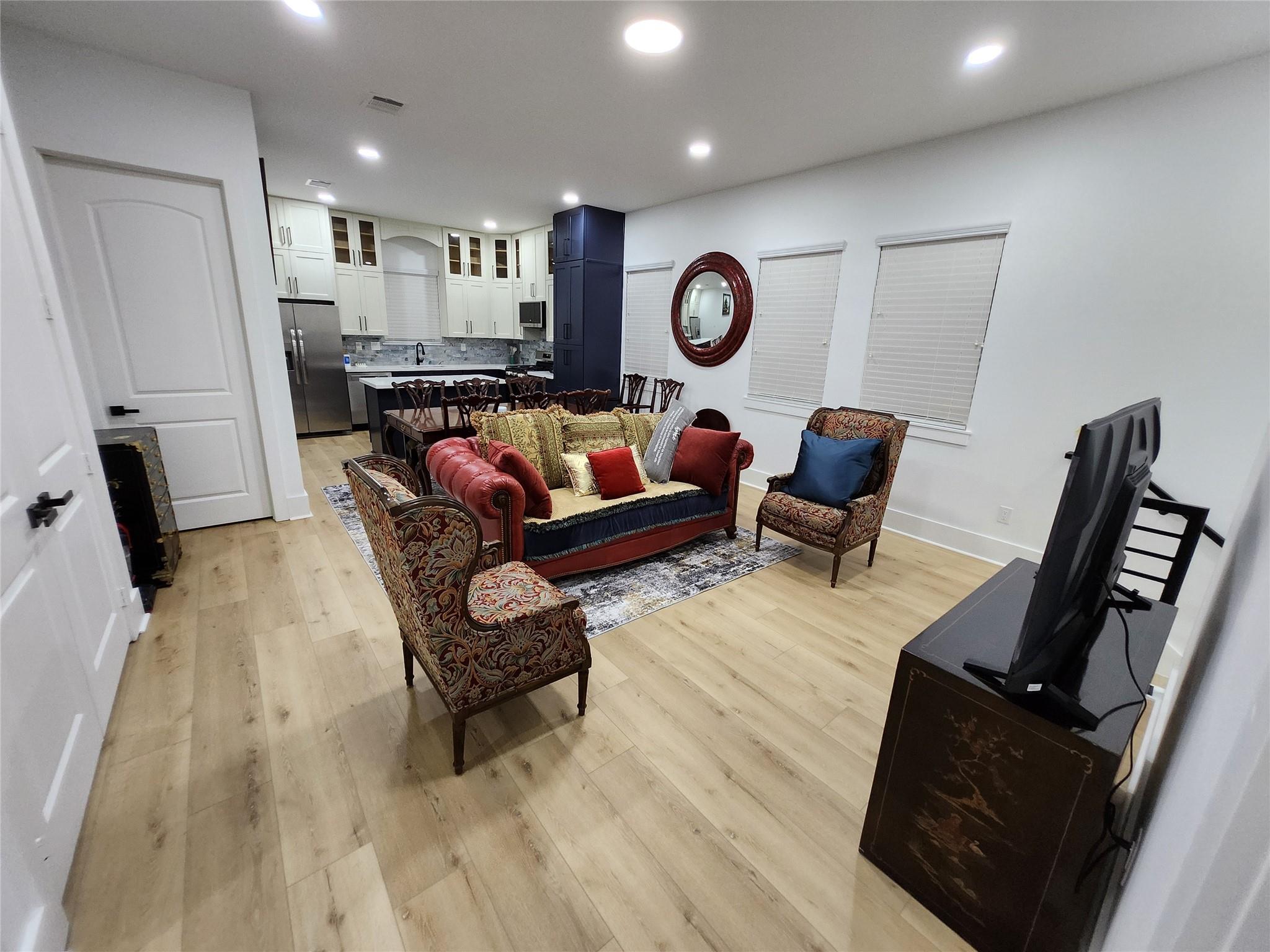 207 Carl Street Property Photo 14