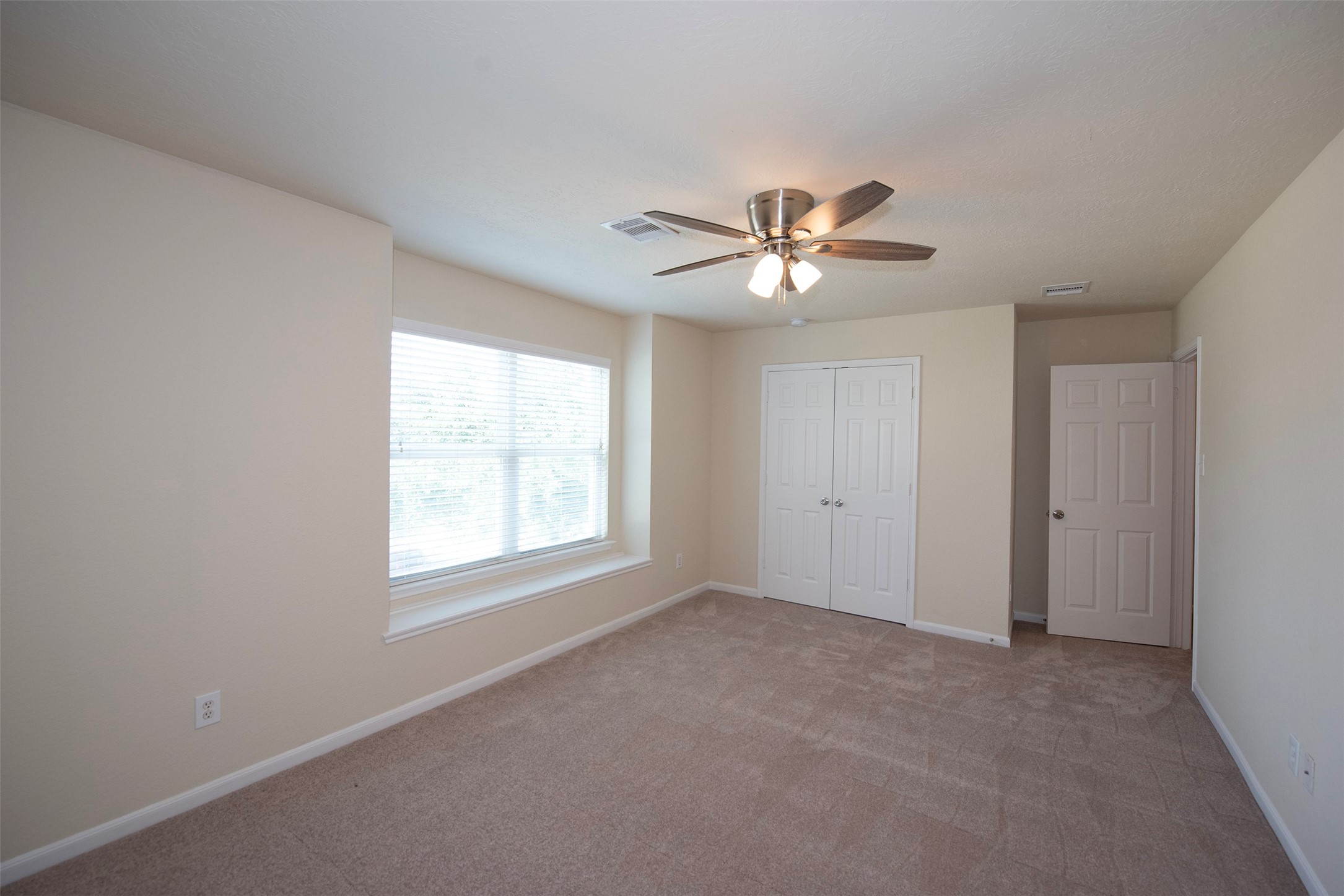 106 Easton Glen Lane Property Photo 14
