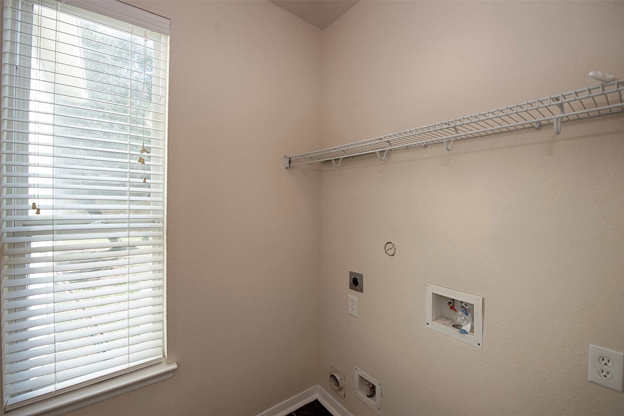 106 Easton Glen Lane Property Photo 23