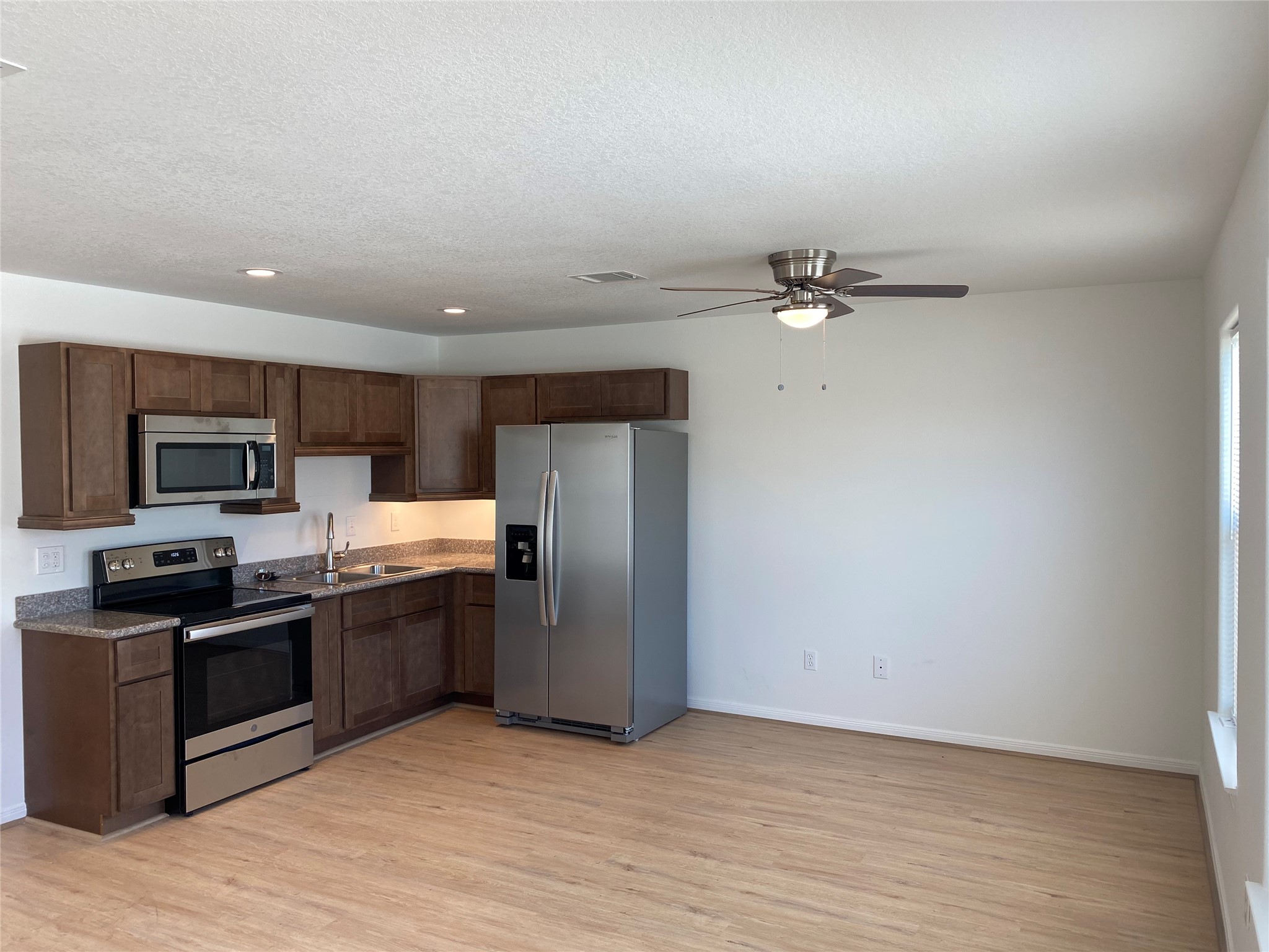 3722 Putnam Drive A Property Photo 2