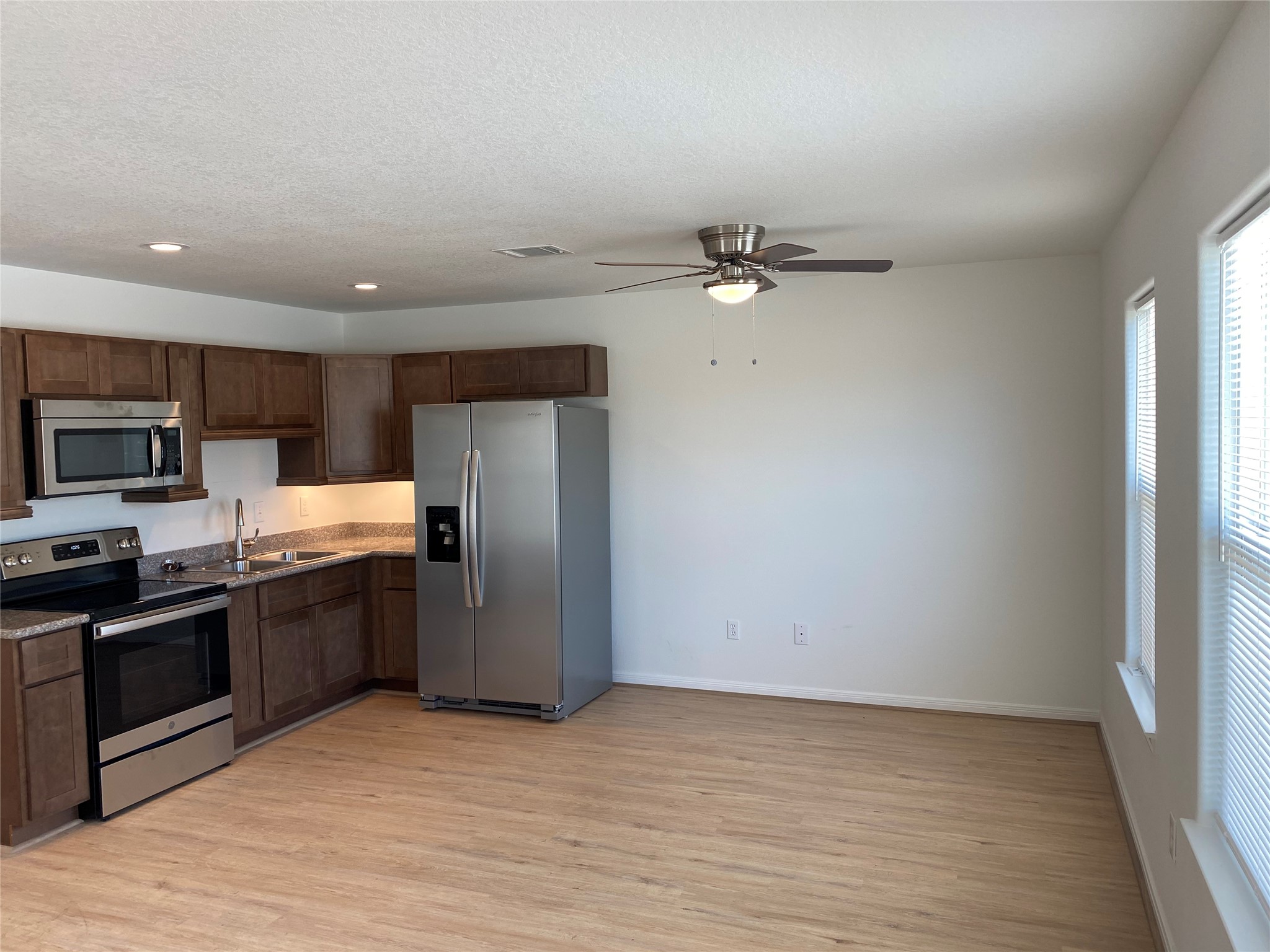3722 Putnam Drive A Property Photo 3