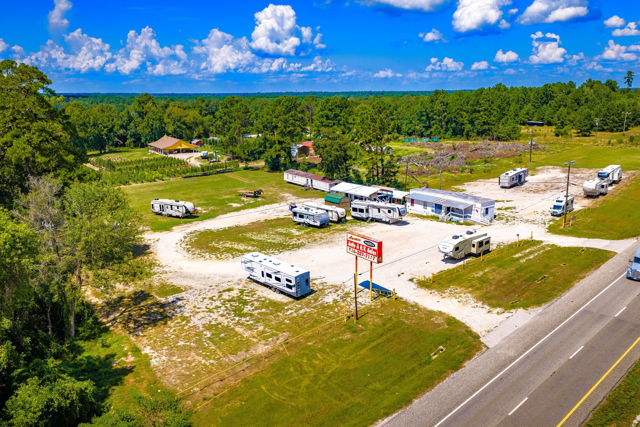 3302 US Highway 59 S Property Photo 1