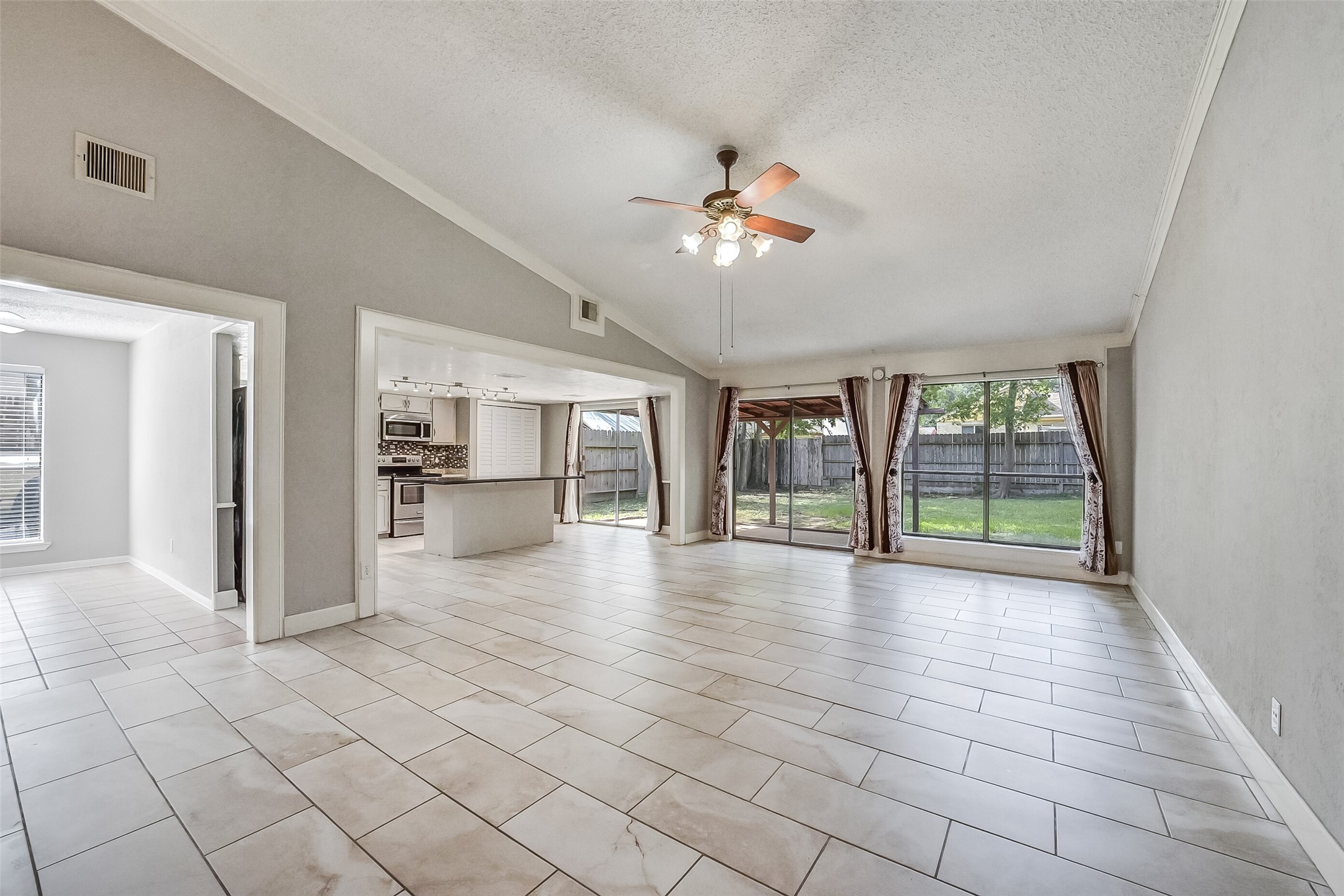 15122 Cedar Ridge Drive Property Photo 6