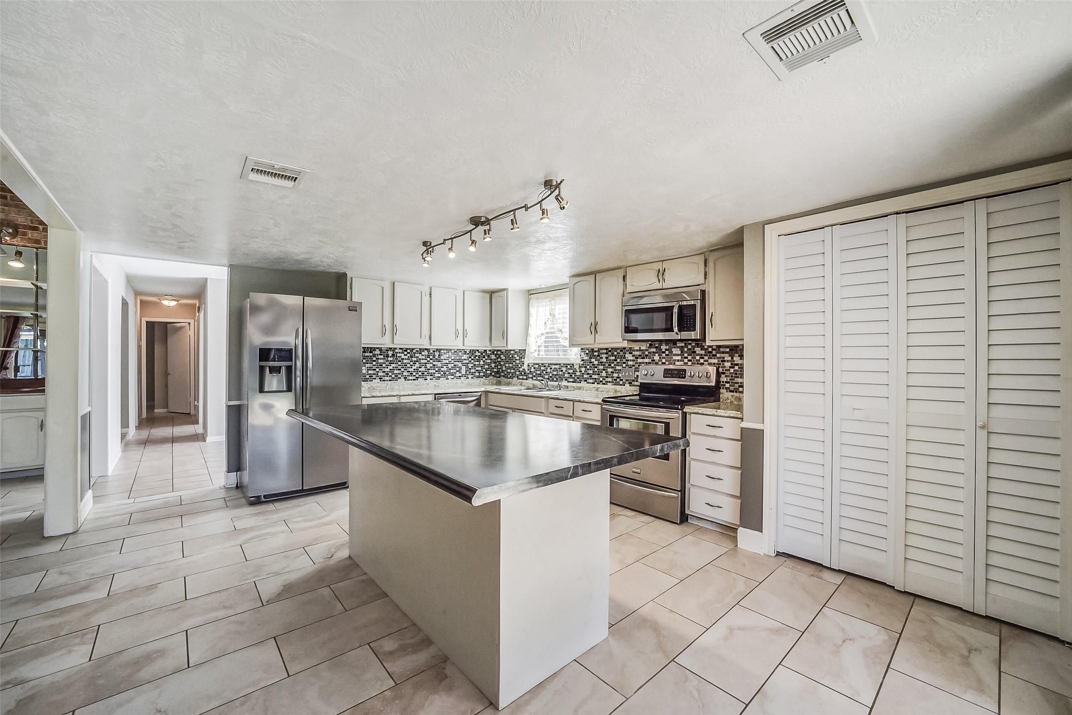 15122 Cedar Ridge Drive Property Photo 12