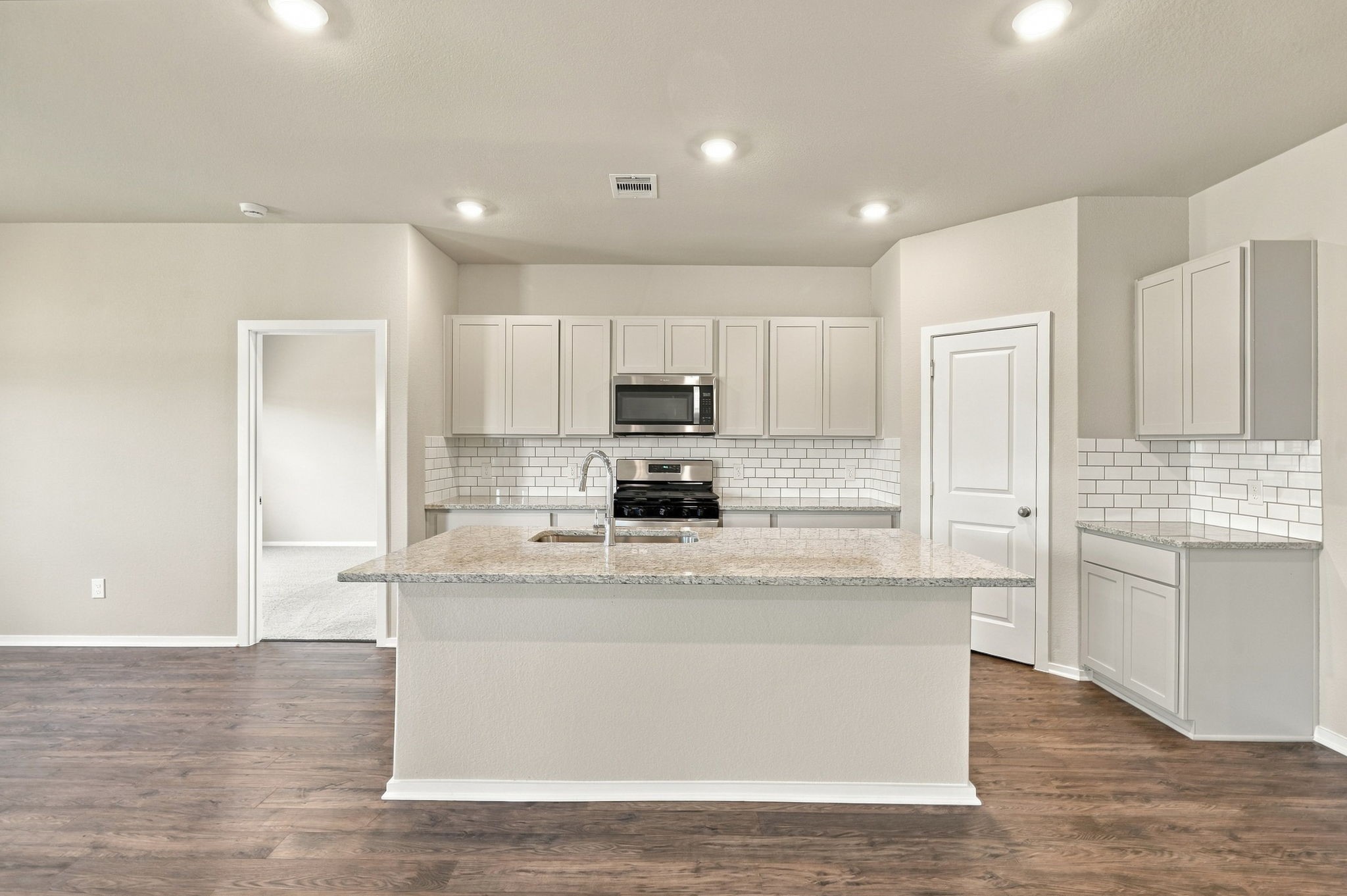 1911 Starlight Street Property Photo 6